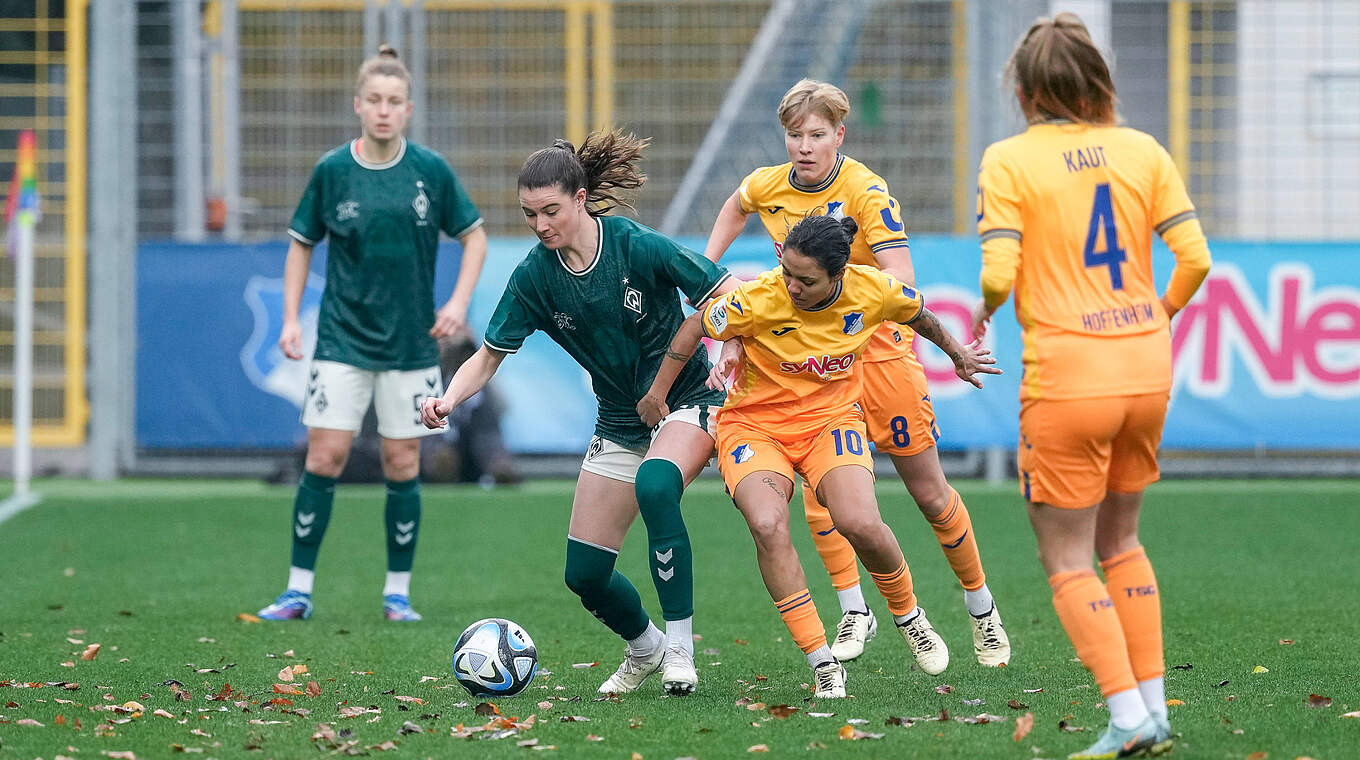 Im Zweikampf: Chiara Hahn (l.) und Gia Corley © Imago Images