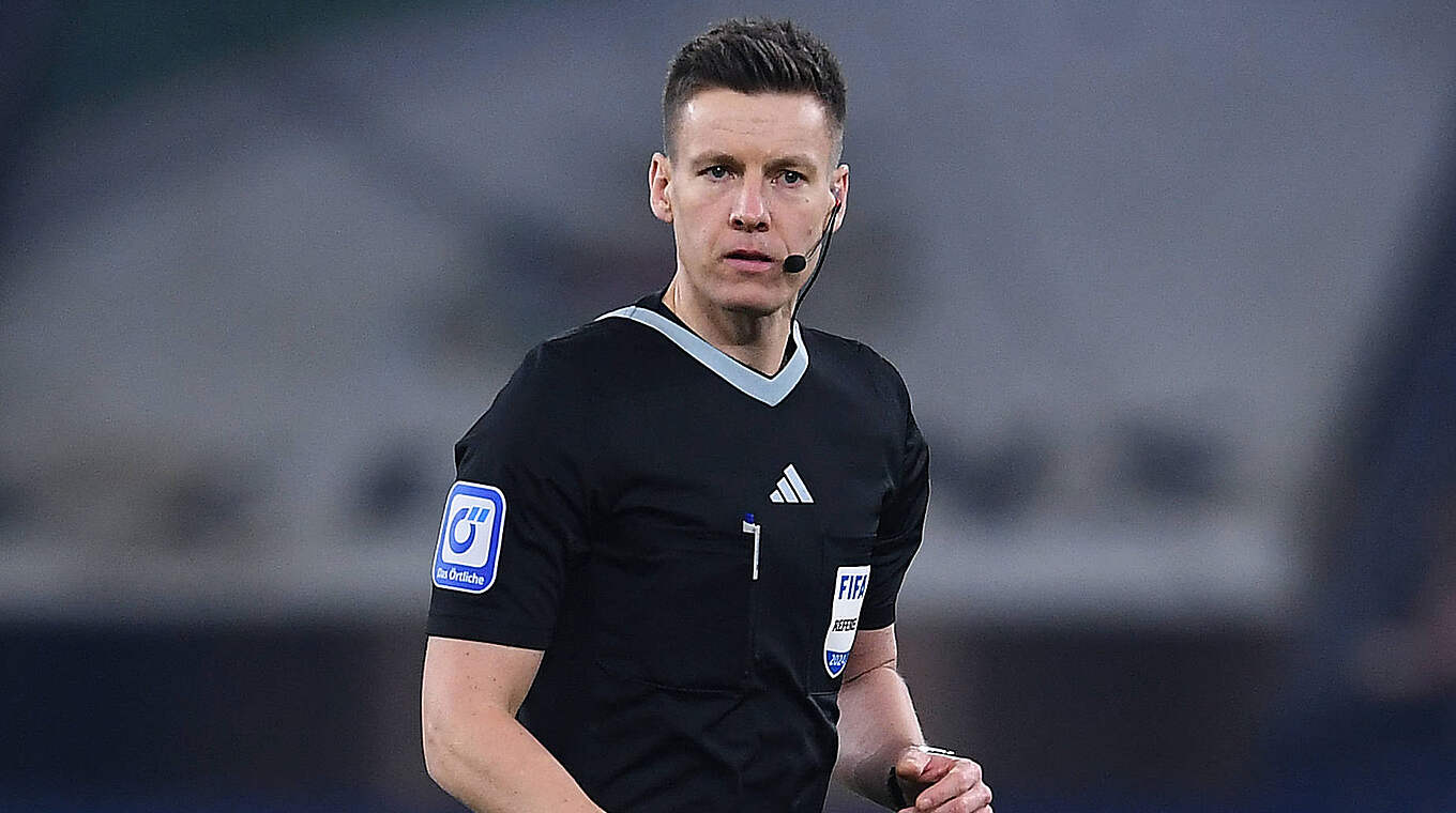 Leitet in Leverkusen sein 165. Bundesligaspiel: FIFA-Referee Daniel Siebert © imago