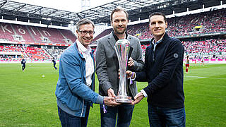 Zurück in den Händen der Gastgeberstadt Köln: der DFB-Pokal der Frauen © Yuliia Perekopaiko/DFB