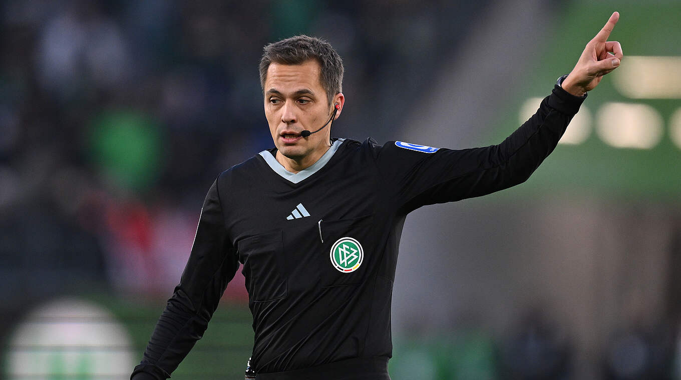 In Saarbrücken im Pokalviertelfinale im Einsatz: Referee Robert Hartmann © Getty Images