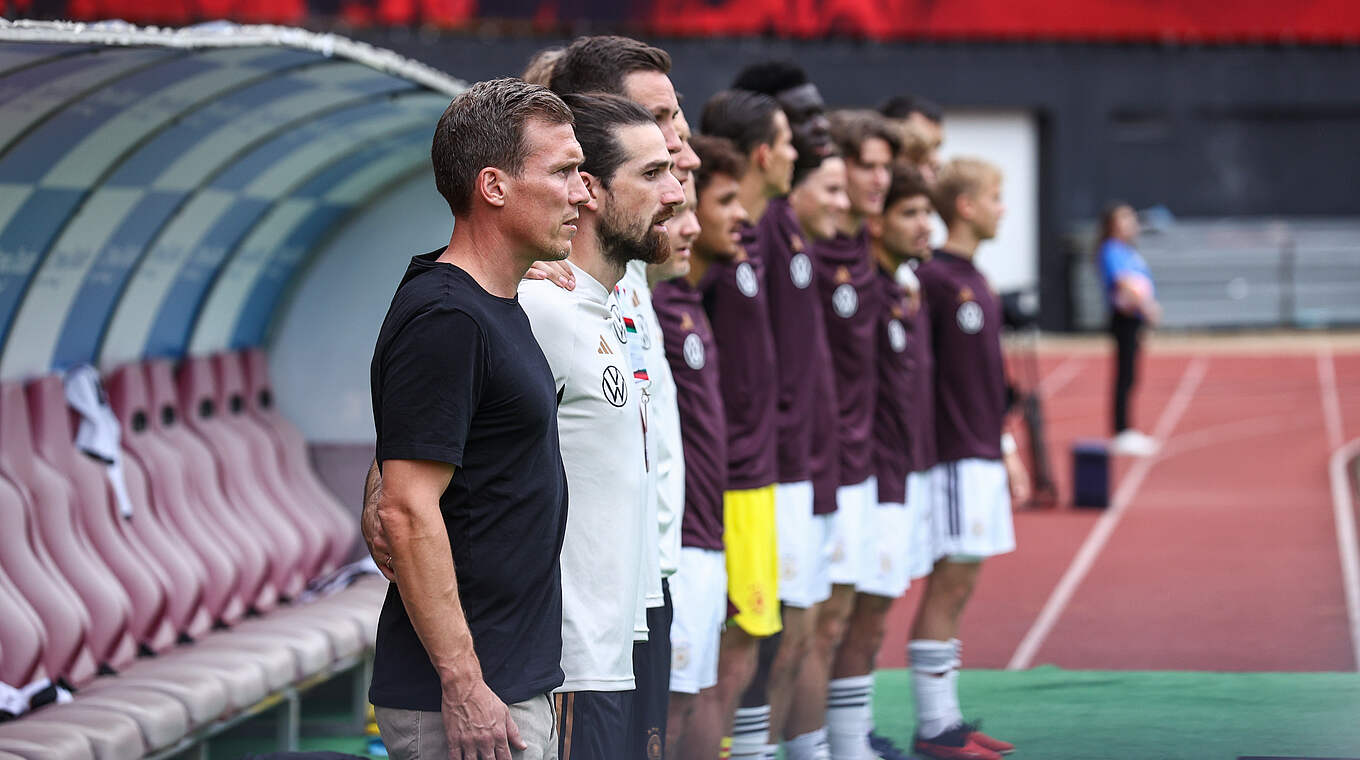 U 20-Trainer Hannes Wolf (l.) fordert: "Im Training und im Spiel top sein" © 2023 Getty Images