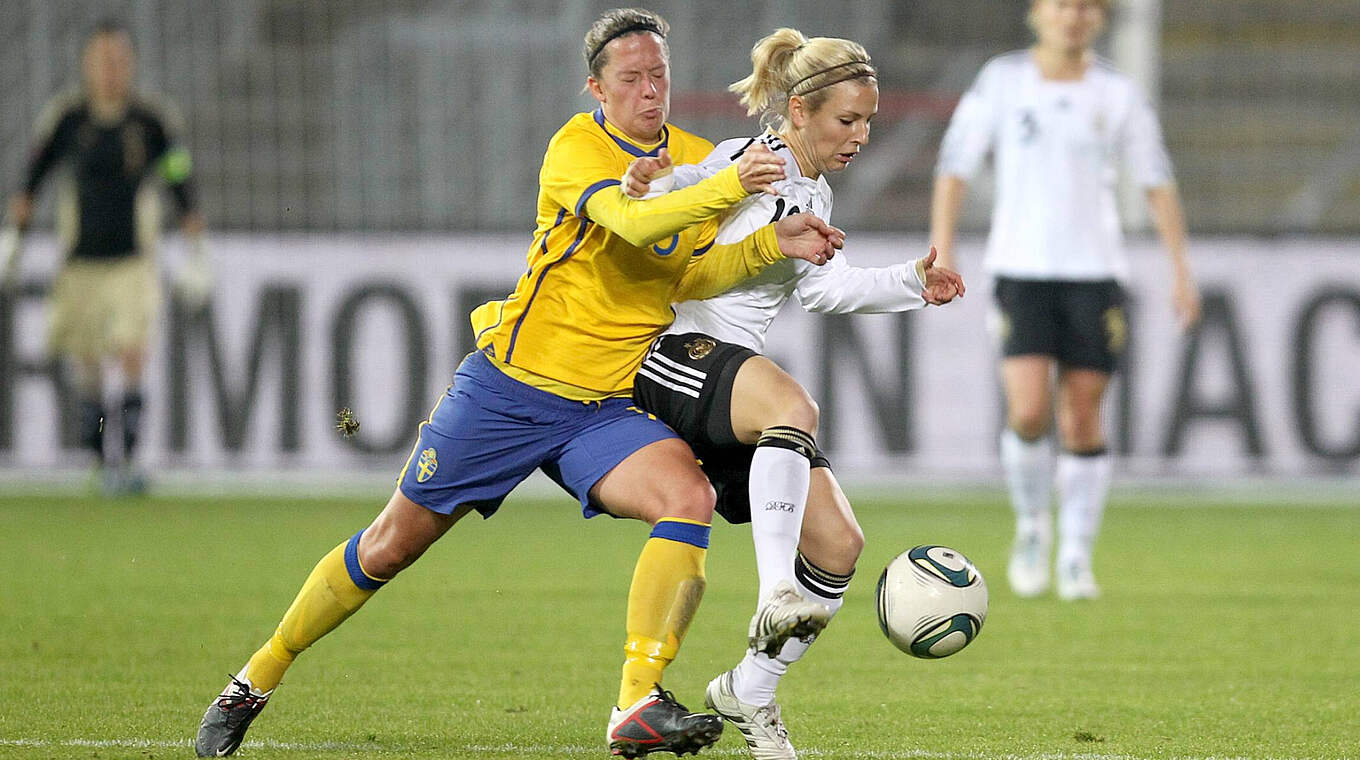 Erster Länderspieleinsatz am 26. Oktober 2011 gegen Schweden © IMAGO