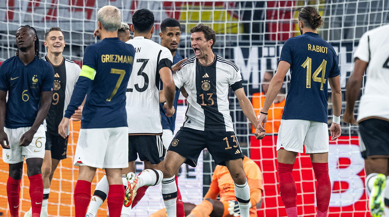 Jubelt gern gegen Frankreich: Müller (2.v.r.) trifft beim 2:1 im September 2023 © GES