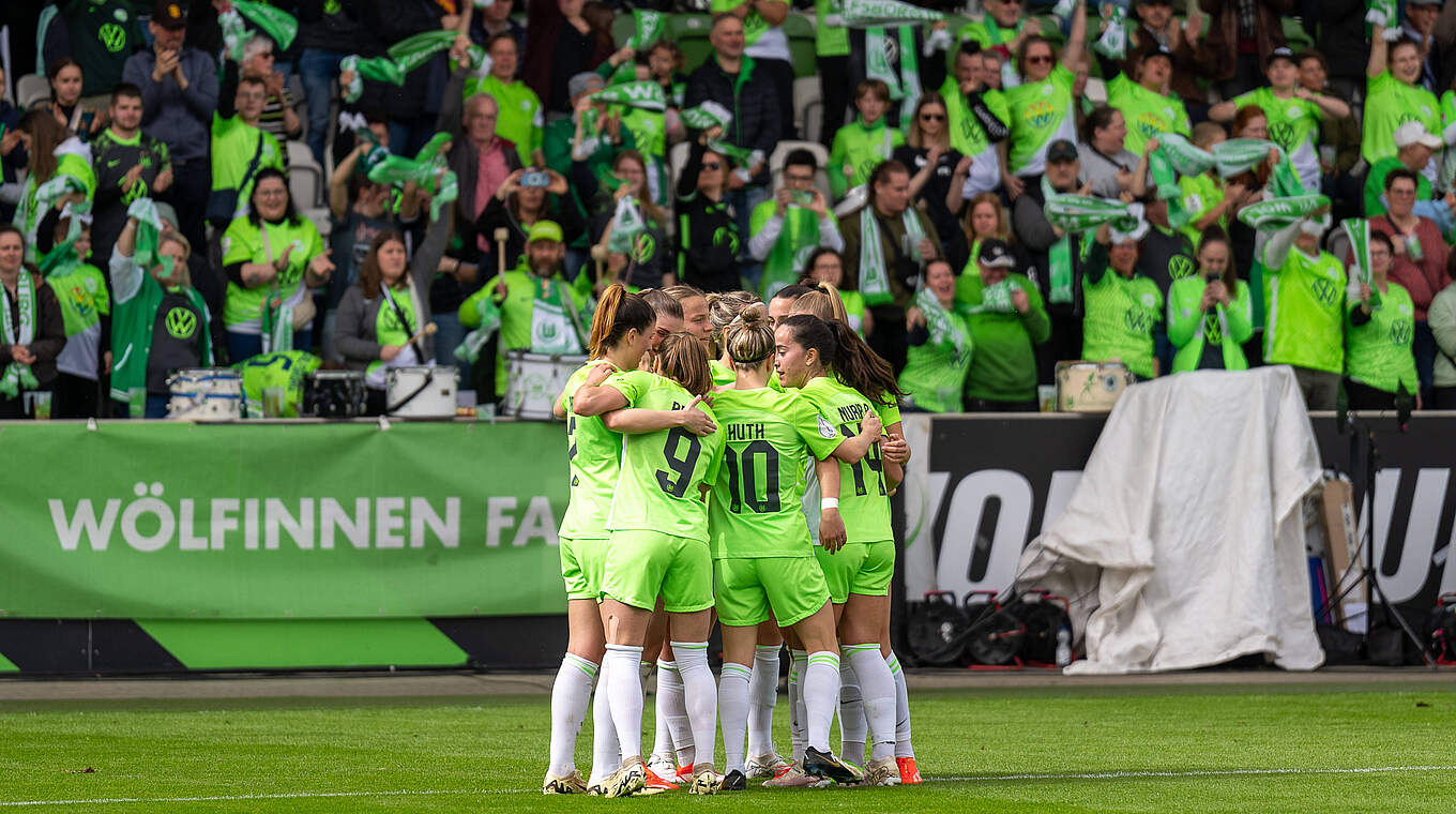 Zieht zum zehnten Mal in Folge ins DFB-Pokalfinale ein: der VfL Wolfsburg © Imago Images