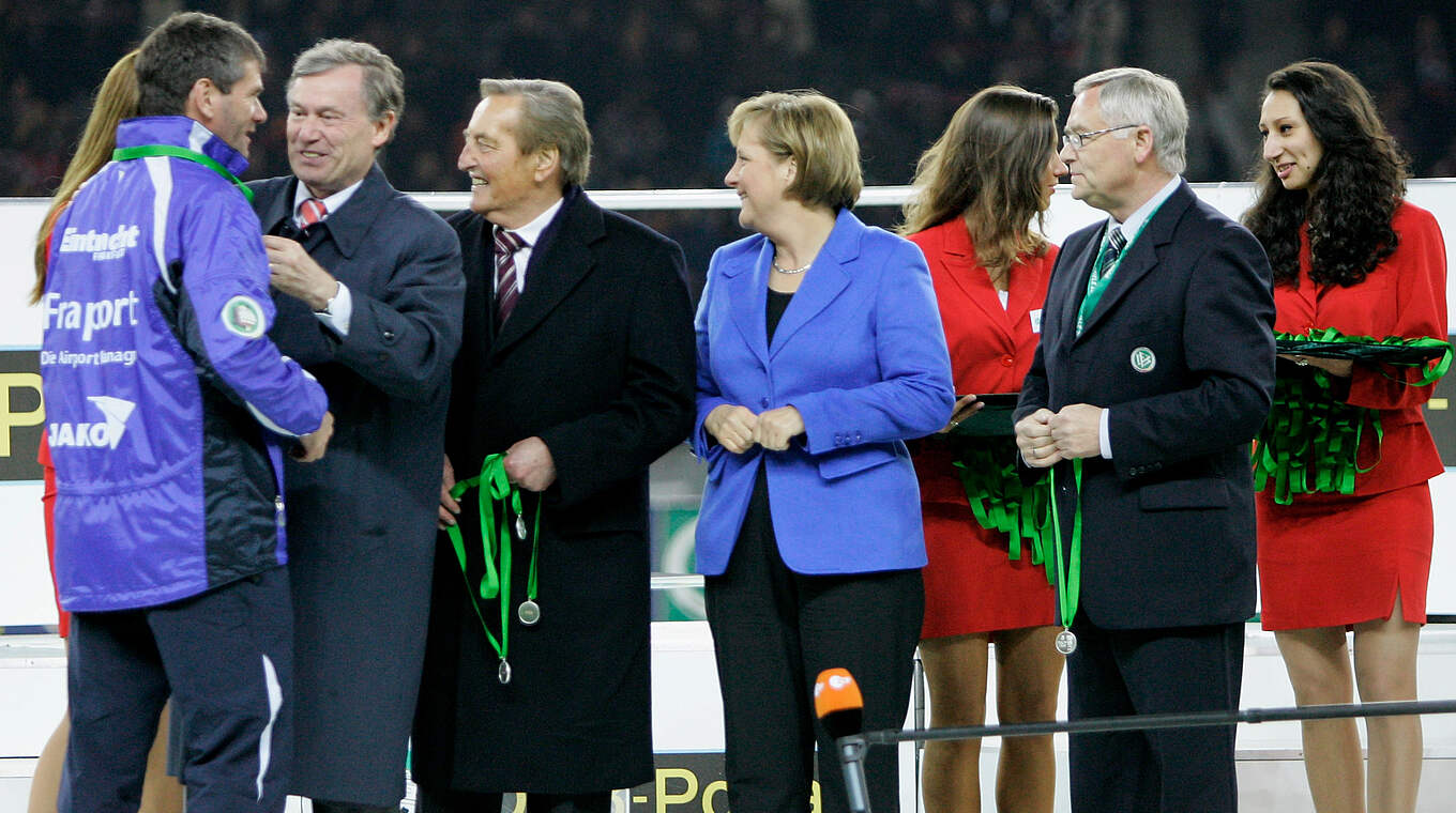 Zuletzt 2006 mit Eintracht Frankfurt im Pokalendspiel: Friedhelm Funkel (l.) © Getty Images