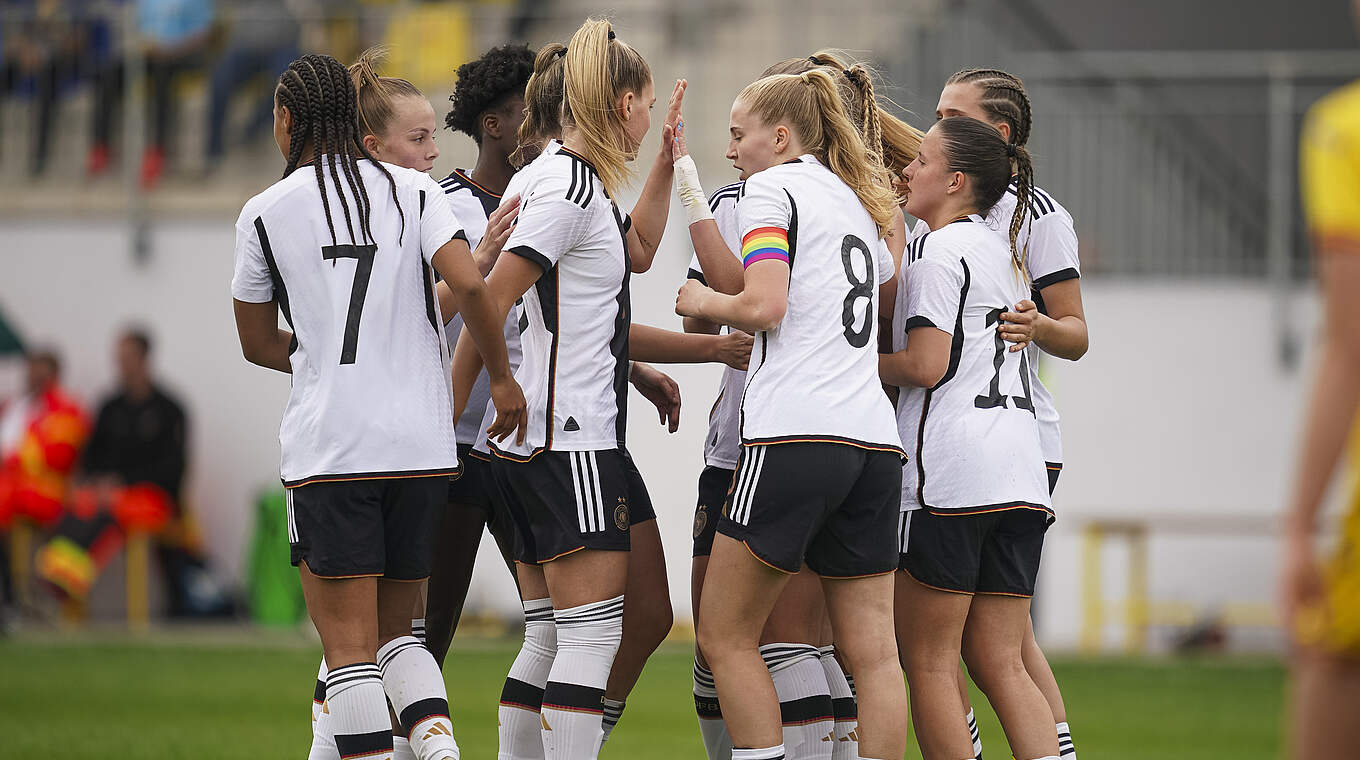 Grund zum Jubel: Die U 19-Frauen gewinnen das Auftaktspiel gegen Rumänien 2:0 © Getty Images for DFB