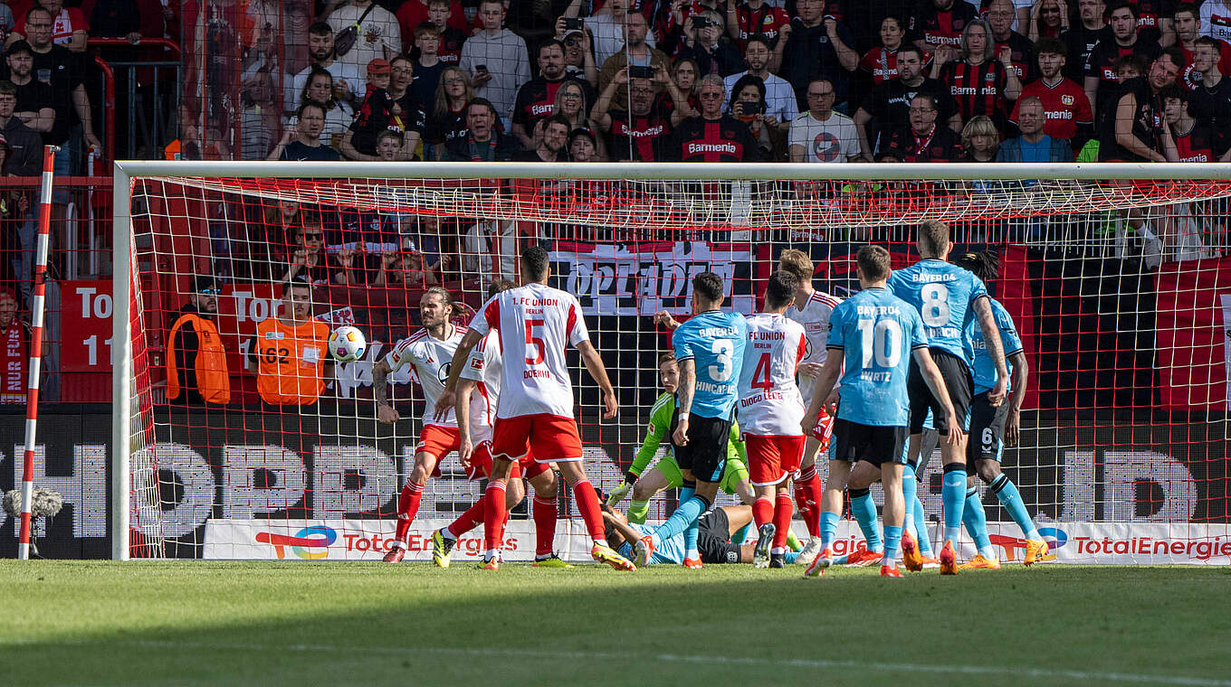 "Das Handspiel als strafbar zu bewerten, ist korrekt": Union Berlin gegen Leverkusen © IMAGO