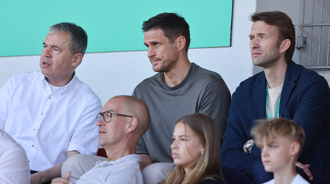 Simon Rolfes mit Sebastian Kehl und Andreas Rettig (v.r.): "Erfahrung äußerst wertvoll" © Getty Images