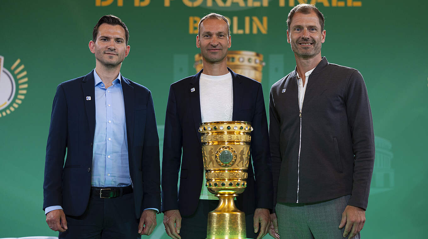 Das Schiedsrichtergespann im DFB-Pokal-Finale: Marcel Unger, Bastian Dankert und Rene Rohde (v.l.n.r.) © Thomas Boecker/DFB