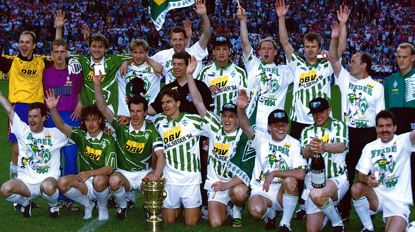 Mit dem Erfolg im DFB-Pokal 1994 wurde Rehhagel in Bremen endgültig zu "König Otto"  © Imago