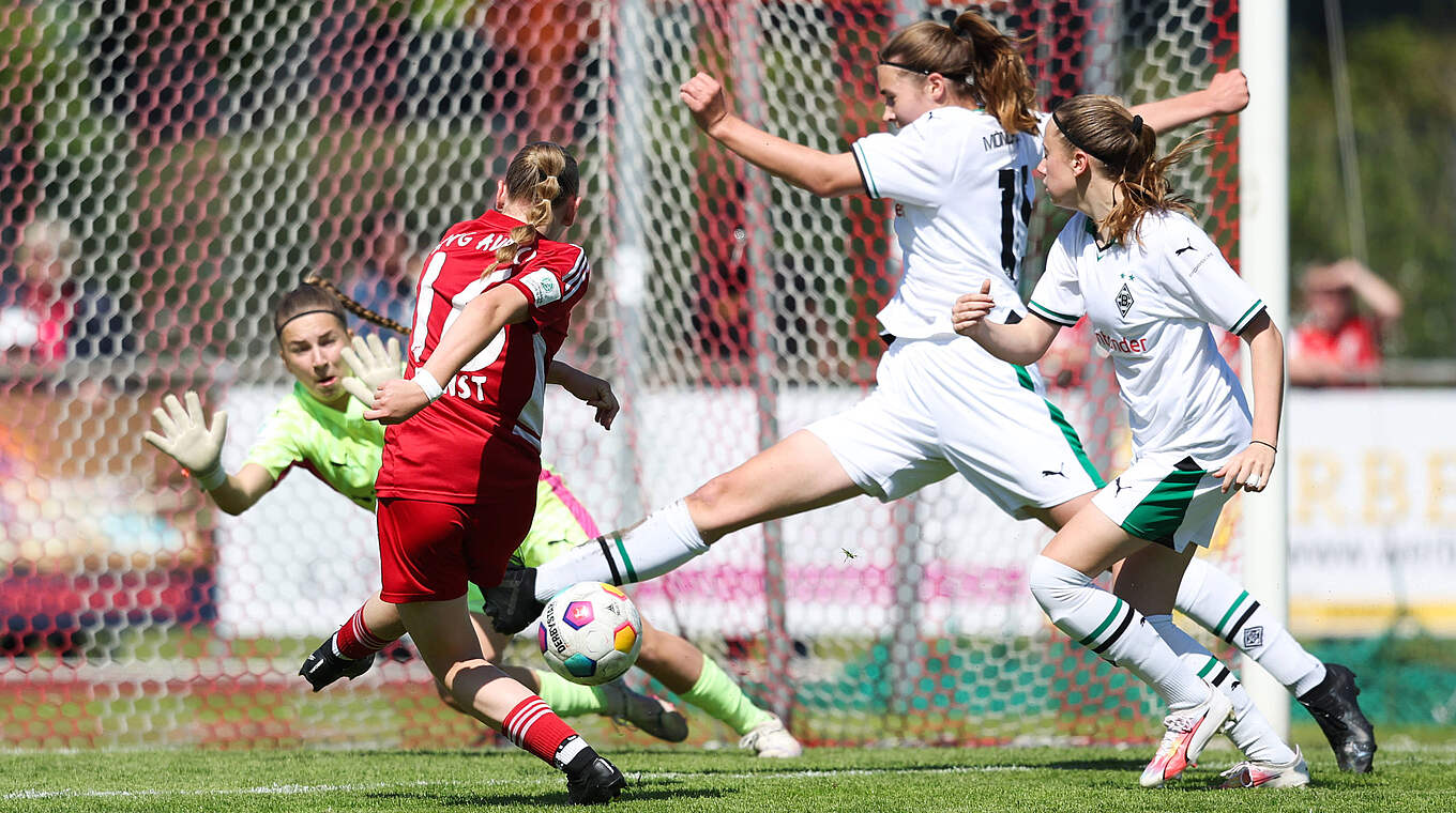 Eines von zwei spannenden Halbfinals: Aurich gastiert in Mönchengladbach © IMAGO/Jens Doden