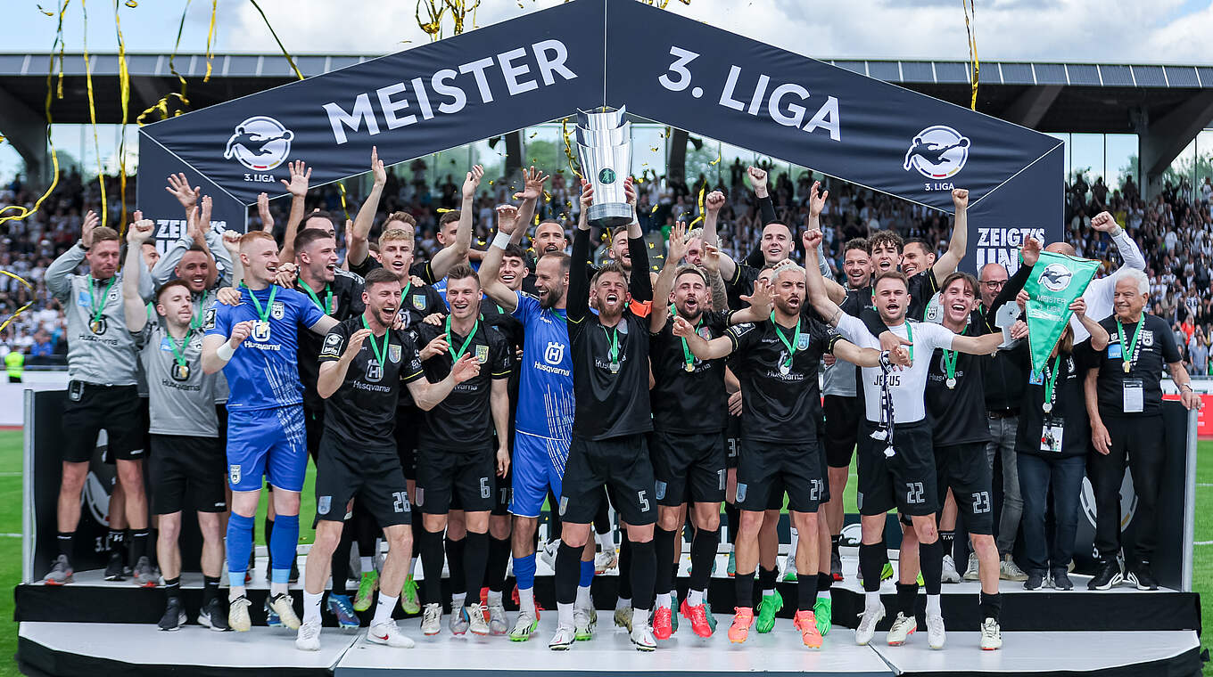 SSV Ulm 1846 Fussball Als Meister Geehrt :: DFB - Deutscher Fußball ...