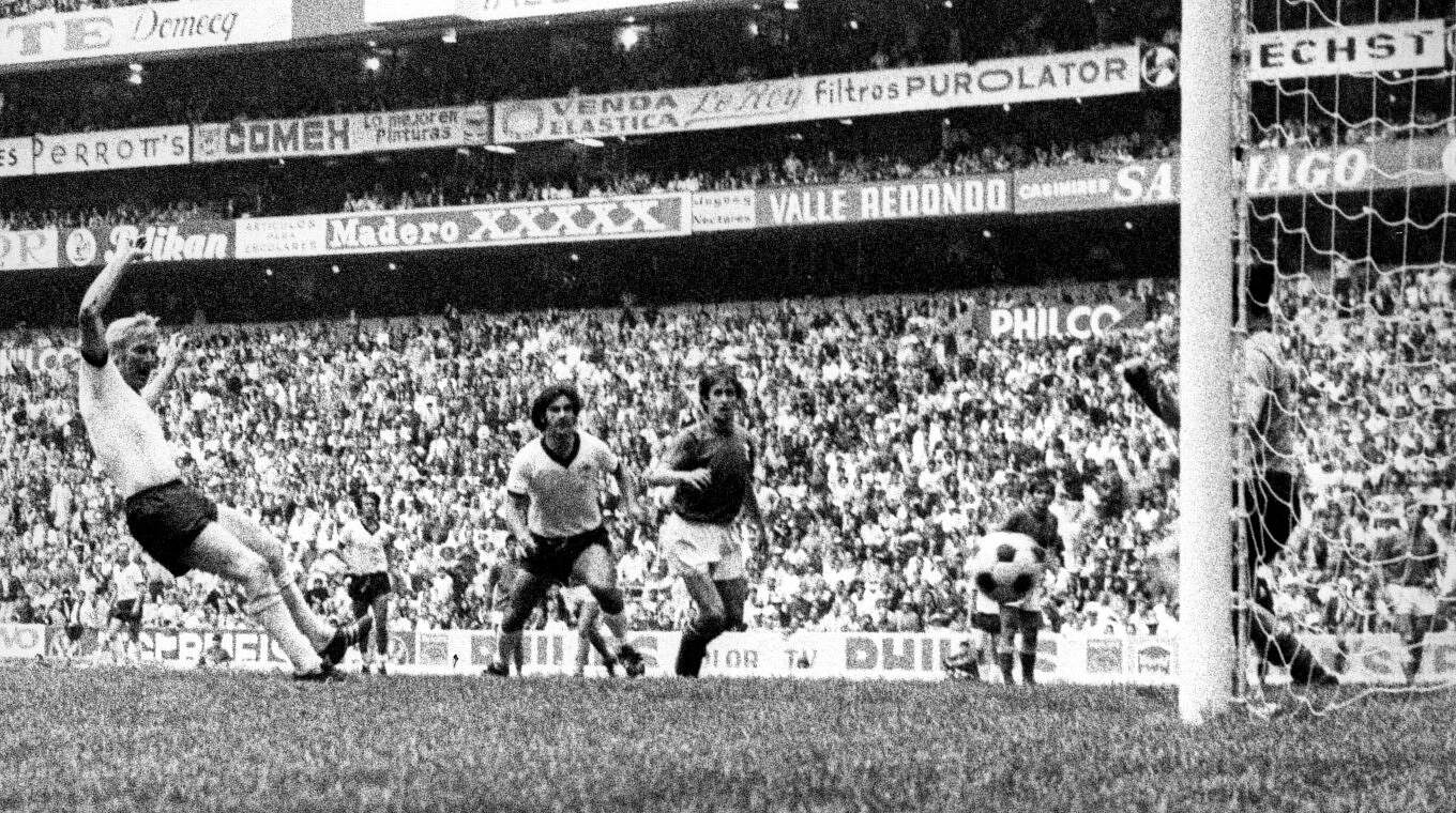 Sein berühmtestes Tor: Im WM-Halbfinale 1970 gegen Italien erzielte er in der 90. Minute den Ausgleich zum 1:1. Das Spiel ging in die Verlängerung – und wurde zum "Jahrhundertspiel". © imago