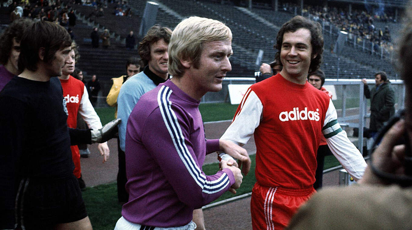 1974/75 spielte Schnellinger (hier mit Franz Beckenbauer) für Tennis Borussia Berlin in der Bundesliga © imago