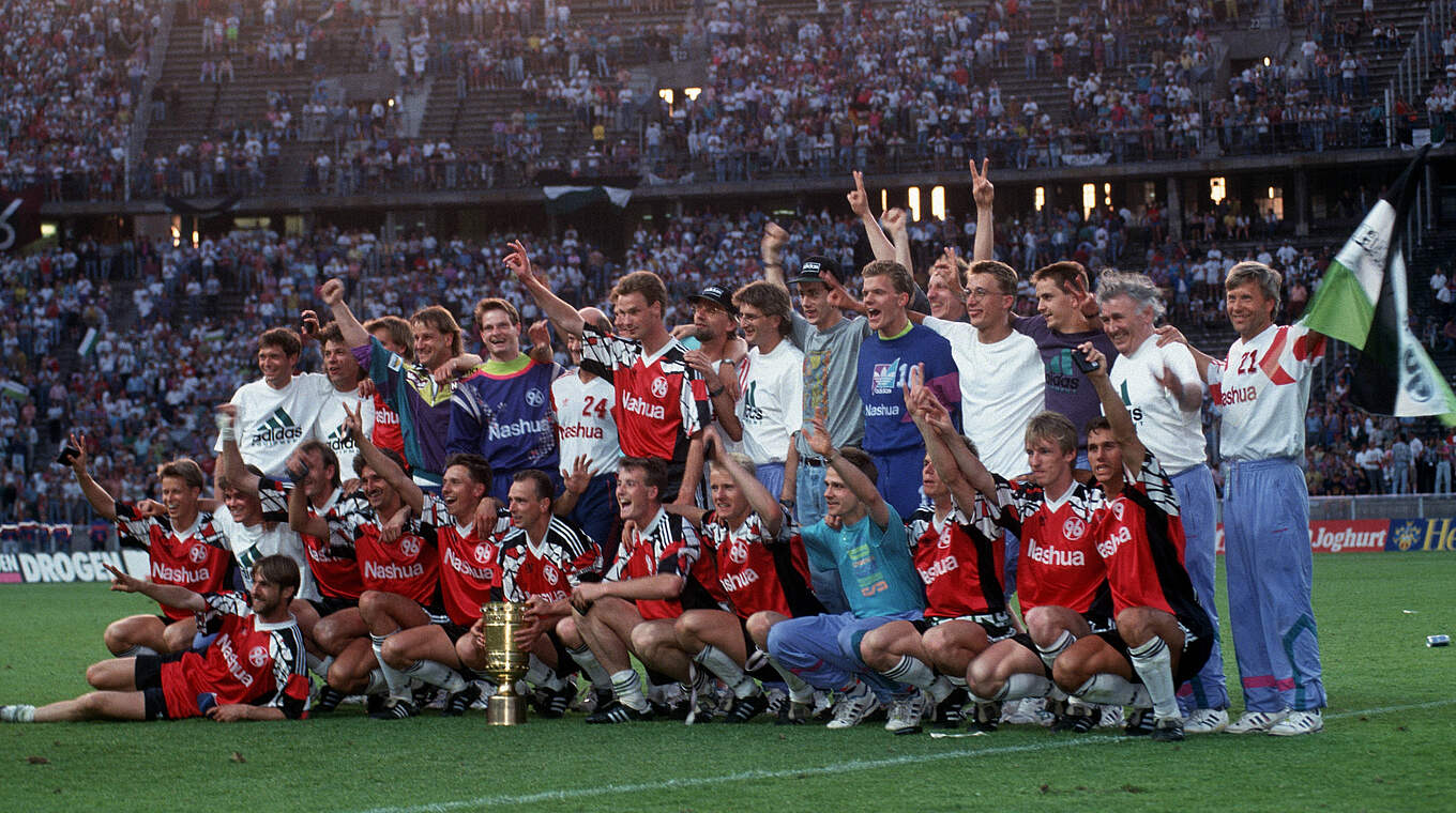 Erster und bisher einziger unterklassiger DFB-Pokalsieger: Hannover 96 im Jahre 1992 © Imago Images