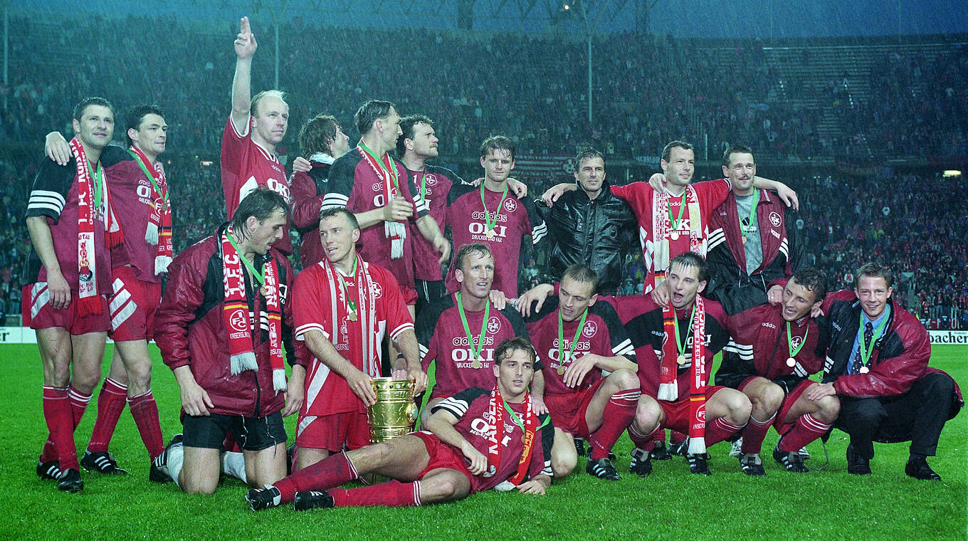Pokaltriumph als Absteiger: Der 1. FC Kaiserslautern gewinnt den Cup 1996 © imago images/Uwe Kraft