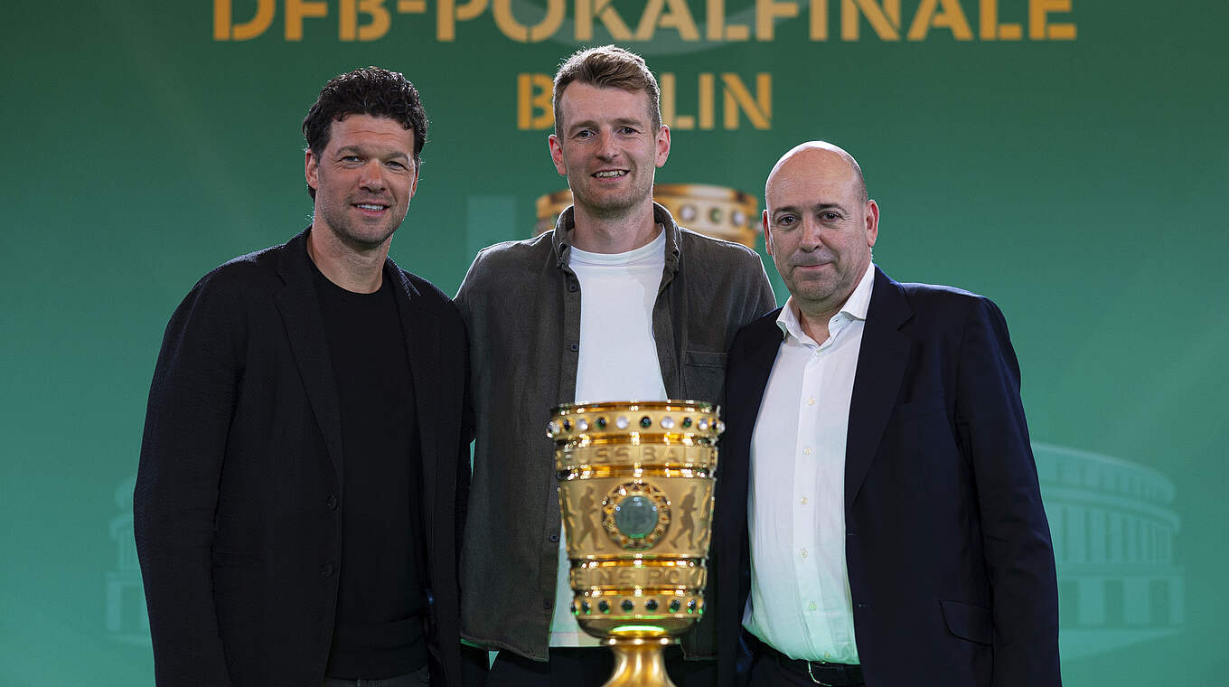 Michael Ballack (l.): "Pokalbotschafter für Bayer zu sein, betrachte ich als Ehre" © Thomas Boecker/DFB