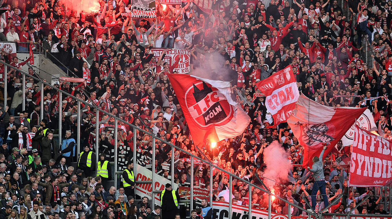 Pyrotechnik in Mönchengladbach: Der 1. FC Köln muss eine Geldstrafe zahlen © IMAGO/Treese
