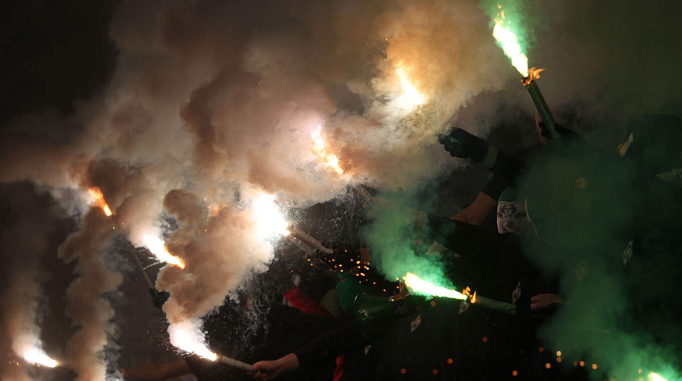 Pyrotechnik im Zuschauerblock: Werder Bremen muss Geldstrafe zahlen © Getty Images