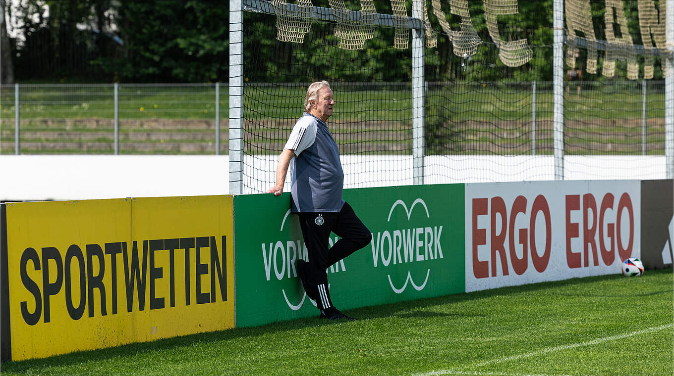 Hrubesch: "Wir sind ein guter Haufen, der zusammen jeden Spiel gewinnen will" © Yuliia Perekopaiko/DFB
