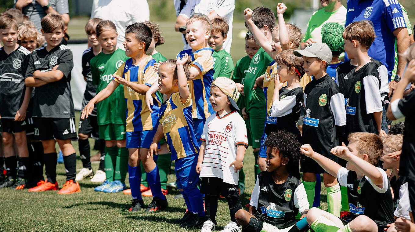 Strahlende Kinderaugen: Die Kids sind begeistert auf dem DFB-Campus. © Thomas Böcker/DFB