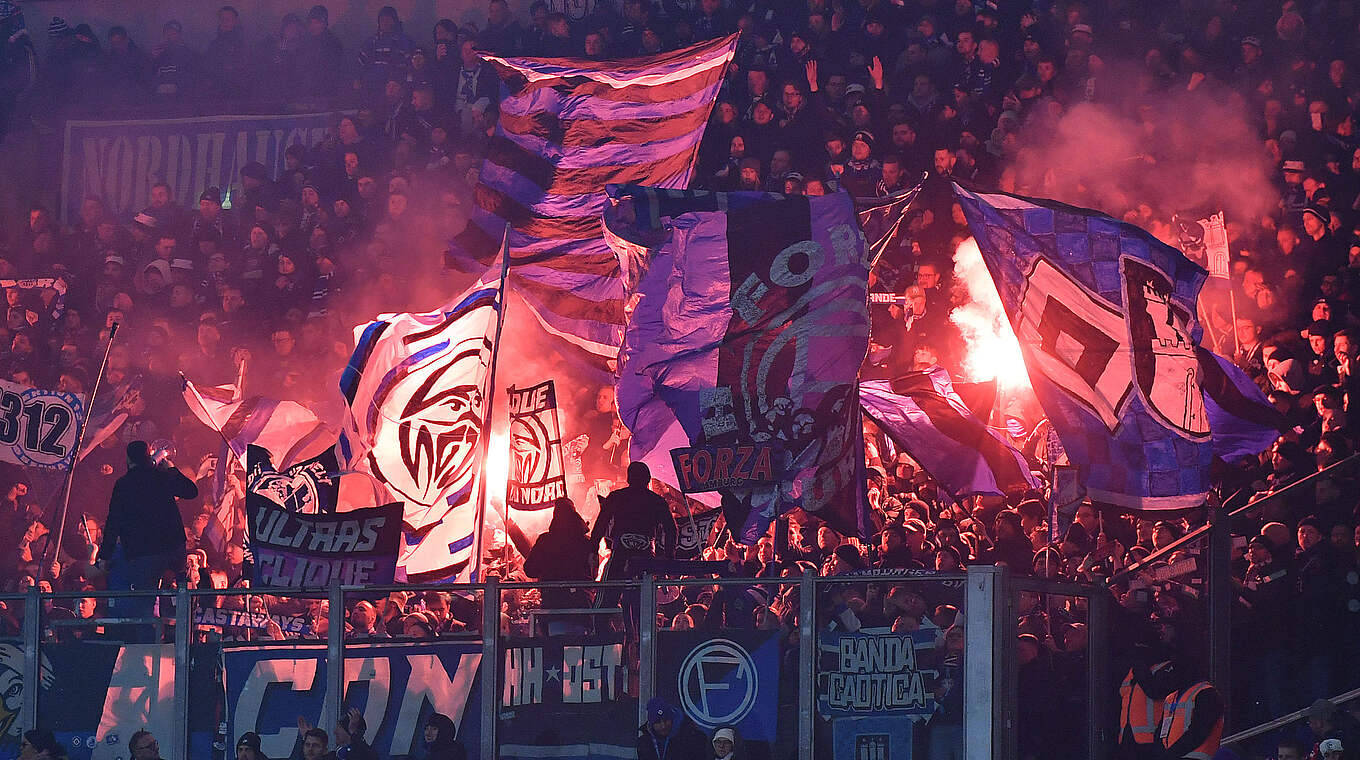 Pyro und mehr: Der Hamburger SV muss Geldstrafen zahlen © IMAGO/Revierfoto