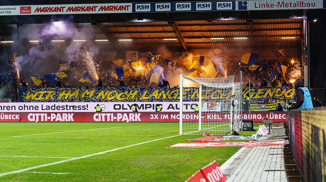Pyrotechnik in Kiel: Geldstrafe für Eintracht Braunschweig © IMAGO/Eibner