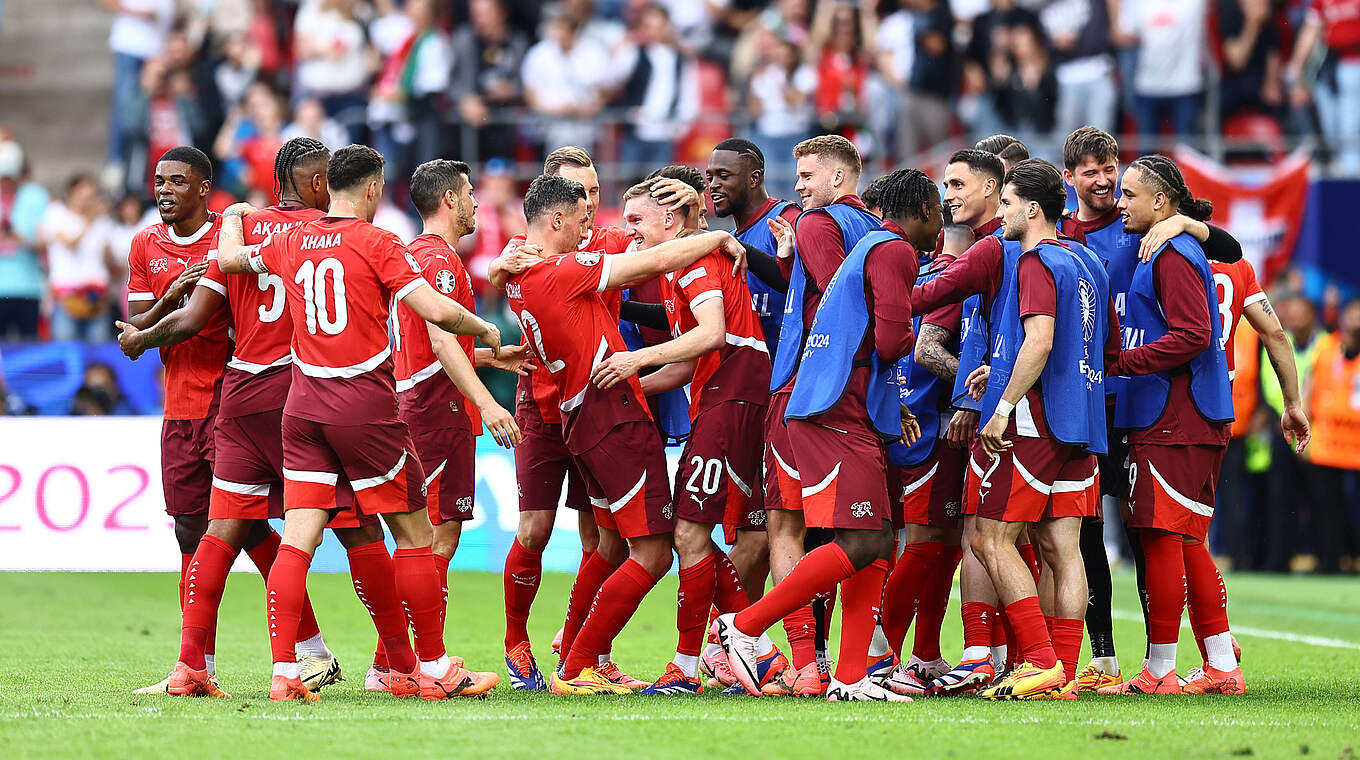 Freude bei den Eidgenossen: Die Schweiz gewinnt ihr Auftaktspiel gegen Ungarn © Imago