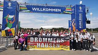Ist bei allen EM-Gruppenspielen vor Ort: die Kreisliga-Kicker aus Drommershausen © privat