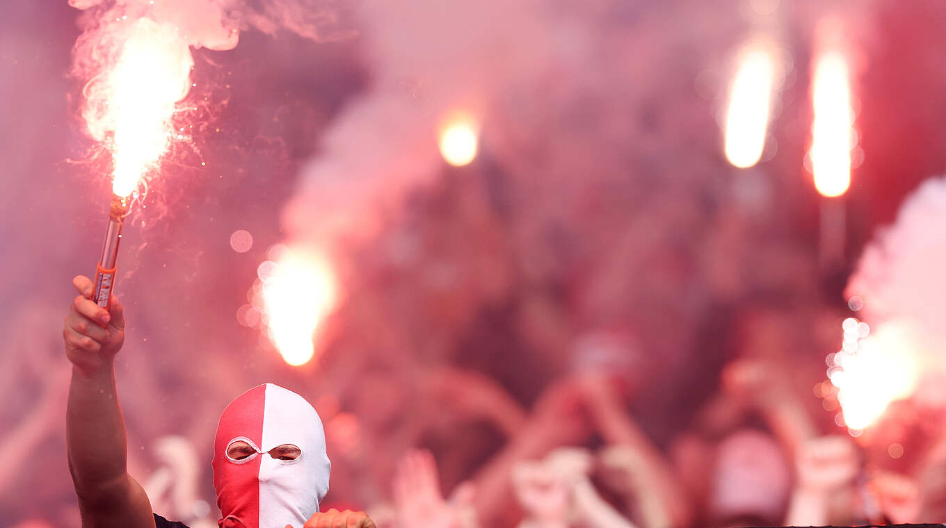 Pyrotechnik in Stuttgart: Geldstrafe für den FC Bayern München © Getty Images