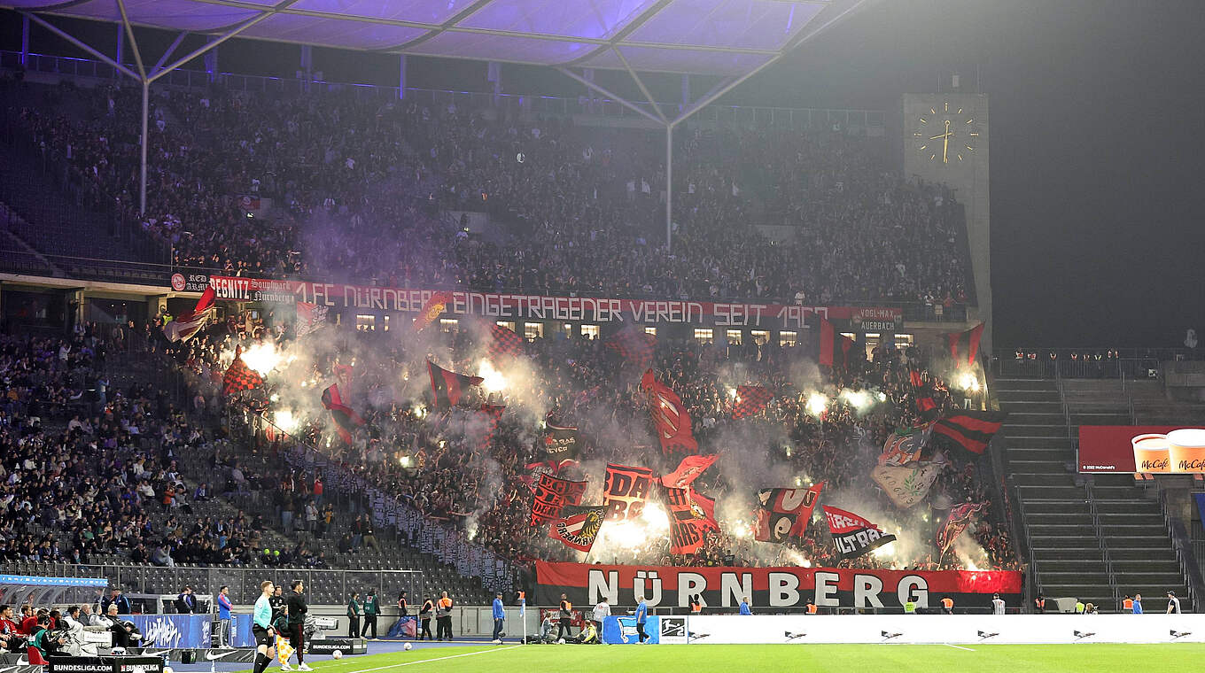 Pyro im Olympiastadion: Der 1. FC Nürnberg muss eine Geldstrafe zahlen © imago