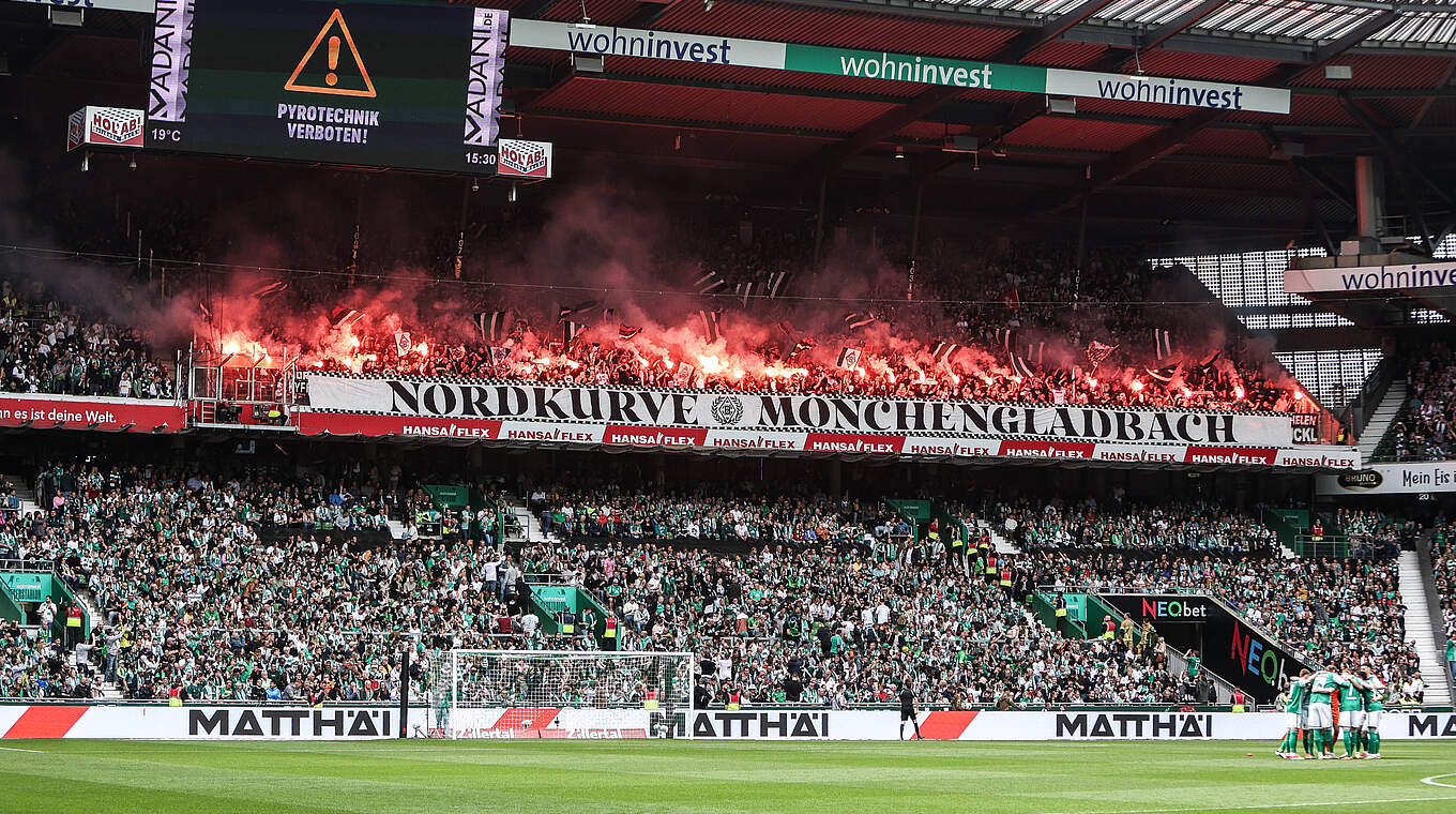 Pyrotechnik in Bremen: Borussia Mönchengladbach muss zahlen © imago