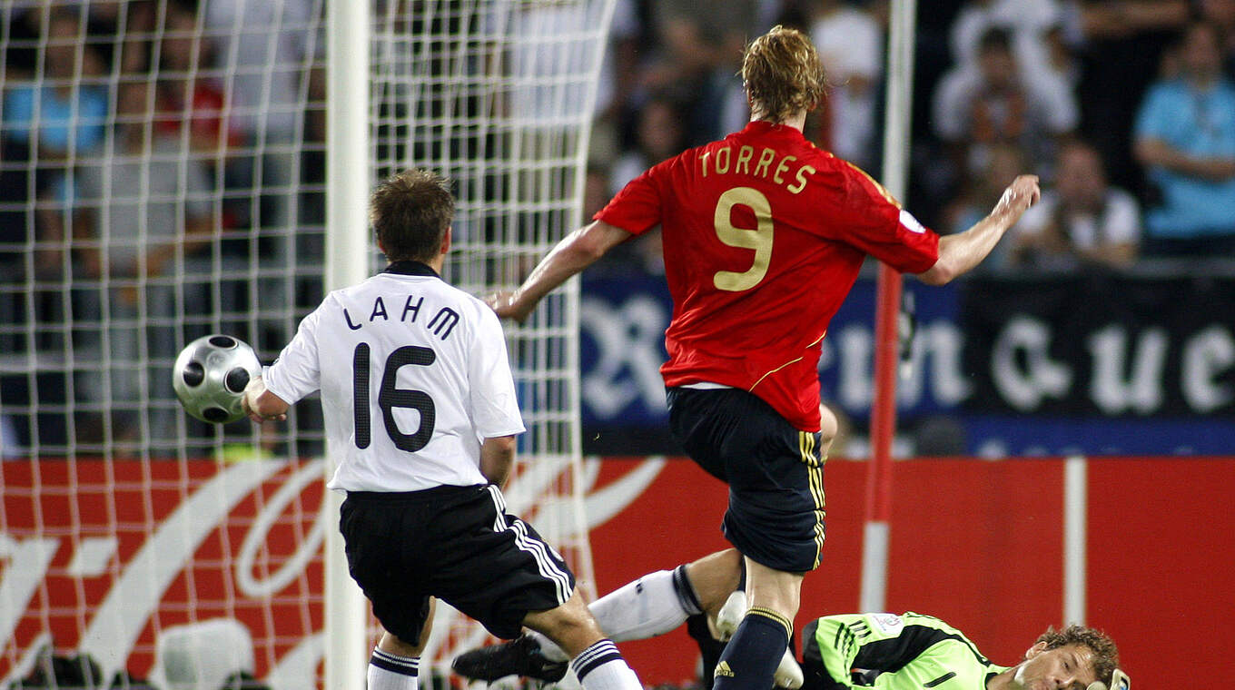Das goldene Tor: Torres schießt Spanien gegen Deutschland zum EM-Triumph 2008 © Imago