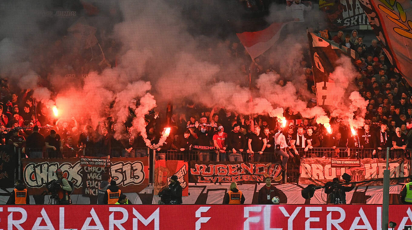 Pyrotechnik im DFB-Pokalhalbfinale: Geldstrafe für Leverkusen © Imago