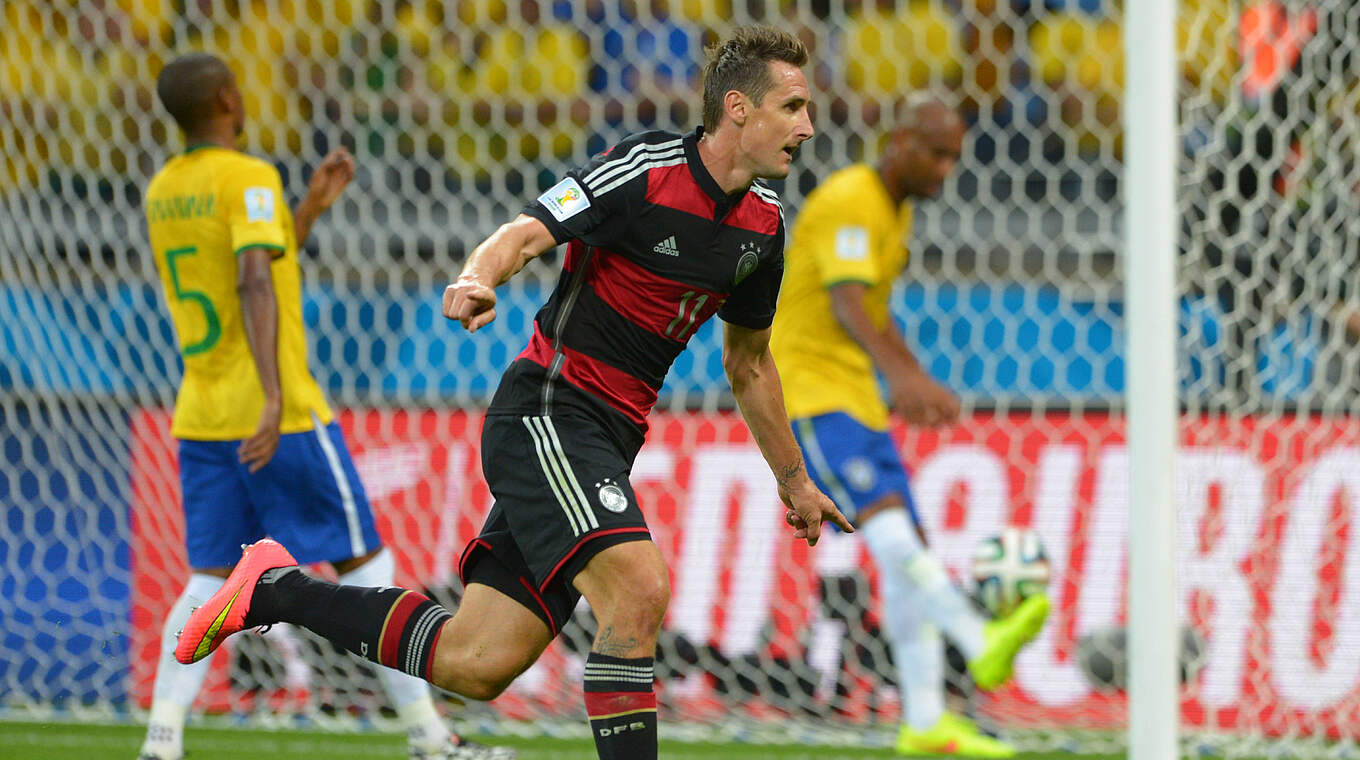 Rekordtorschütze: Miro Klose erzielt gegen Brasilien seinen 16. WM-Treffer © imago