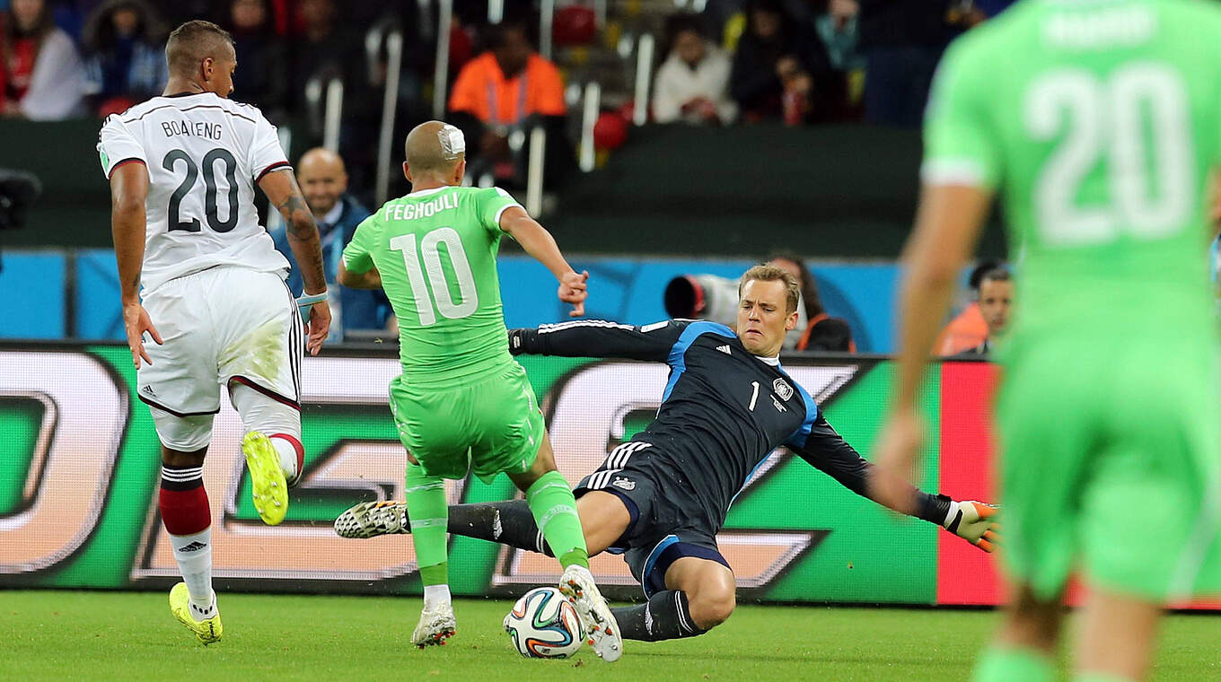 Eine Lehrstunde des modernen Torwartspiels: Manuel Neuer (r.) gegen Algerien © imago