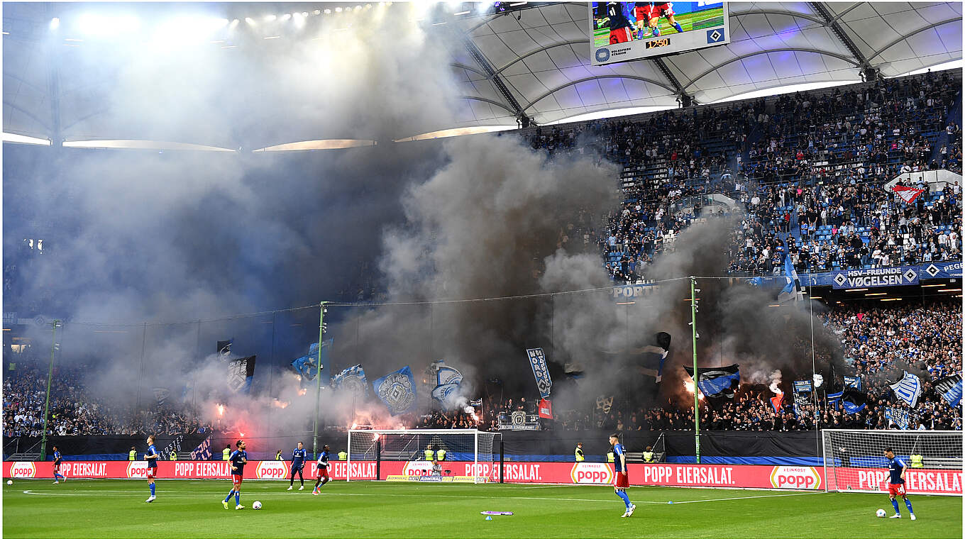 Massiv Pyro im Derby gegen St. Pauli gezündet: Der HSV muss Geldstrafe zahlen © Getty Images