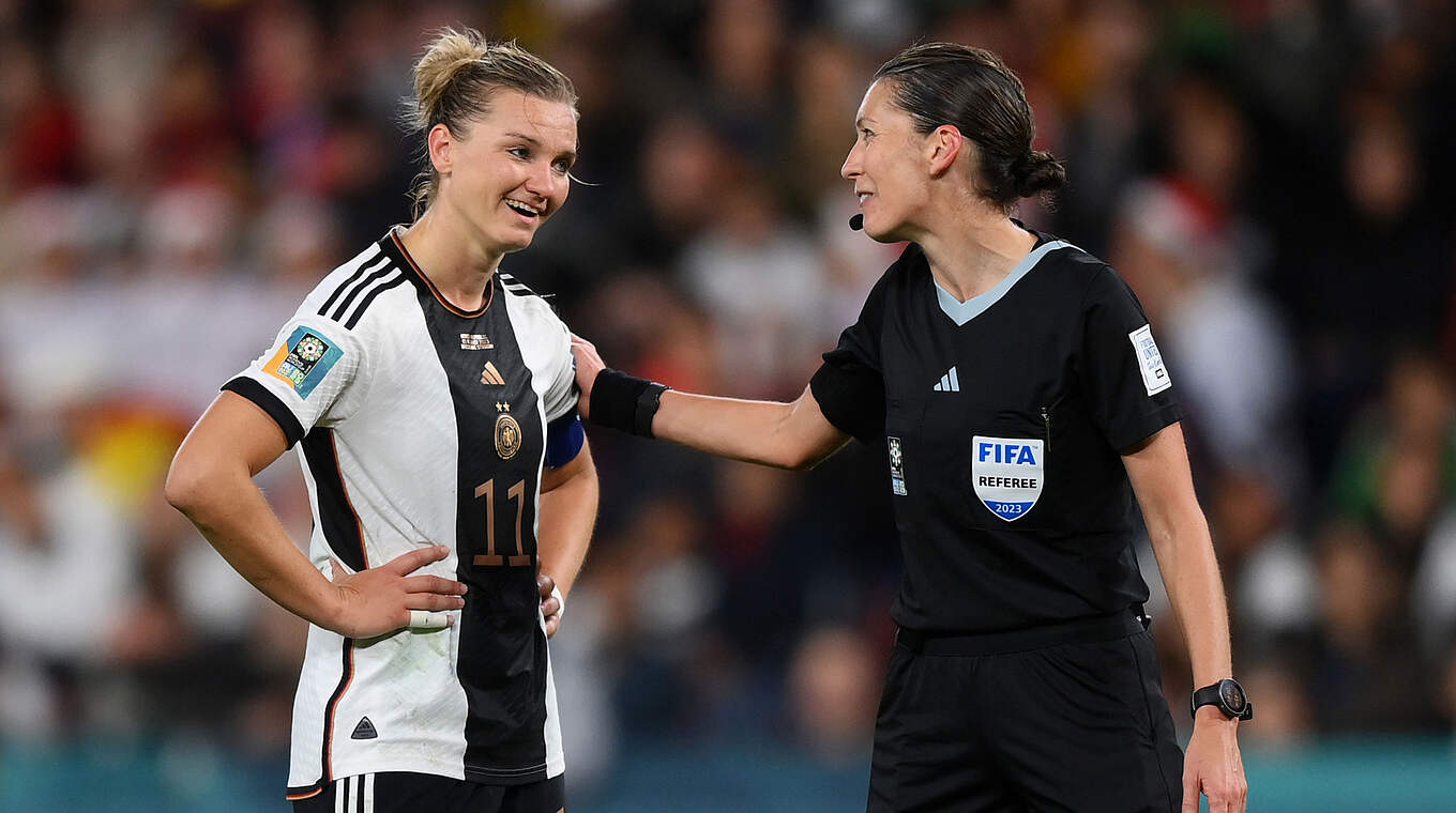 Ansprechperson der Schiedsrichter: Alex Popp (l.) als Kapitänin der DFB-Frauen © Getty Images