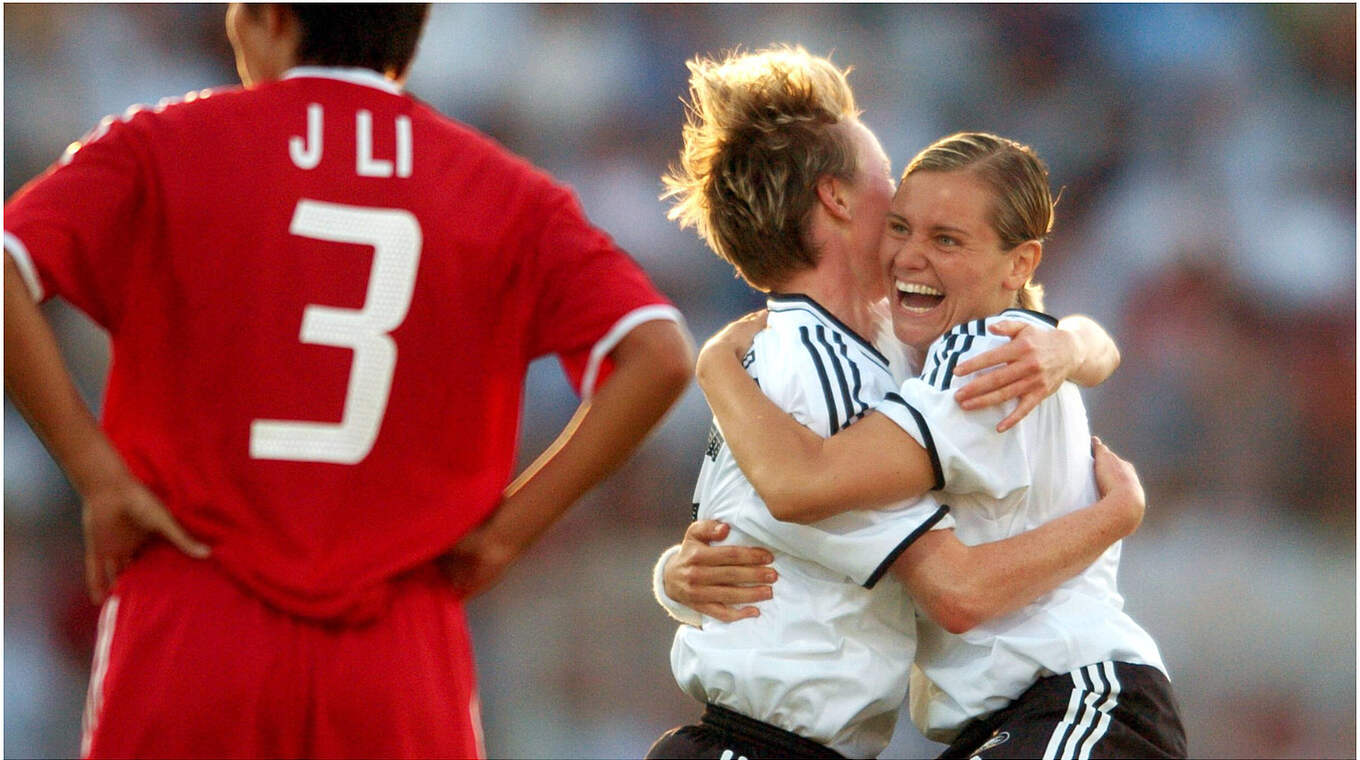 Bisher höchster Olympia-Auftaktsieg: Das DFB-Team jubelt 2004 gegen China acht Mal © imago