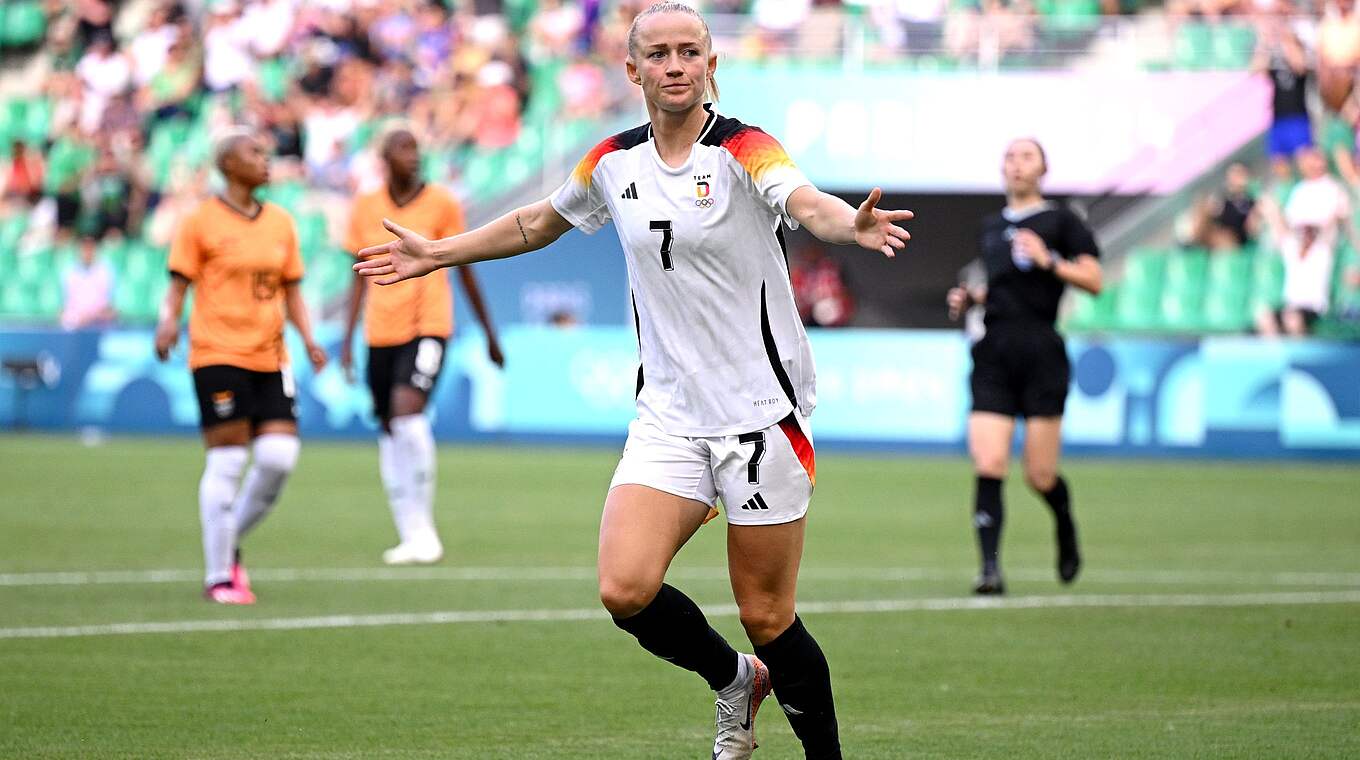 Quarterfinal place confirmed: Lea Schüller celebrates scoring against Zambia © Getty Images