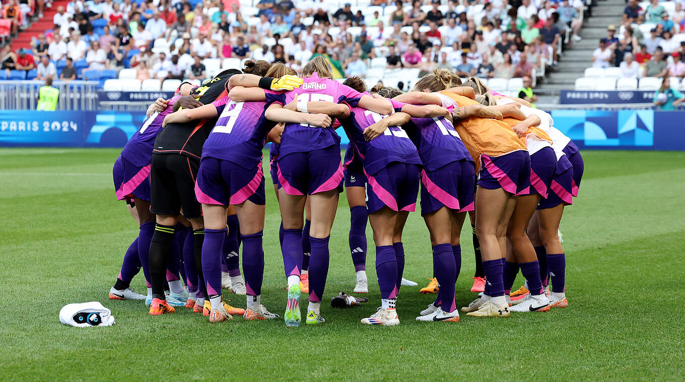 Im Mannschaftskreis: Die Deutschen Frauen-Nationalmannschaft vor dem Anpfiff © Getty Images