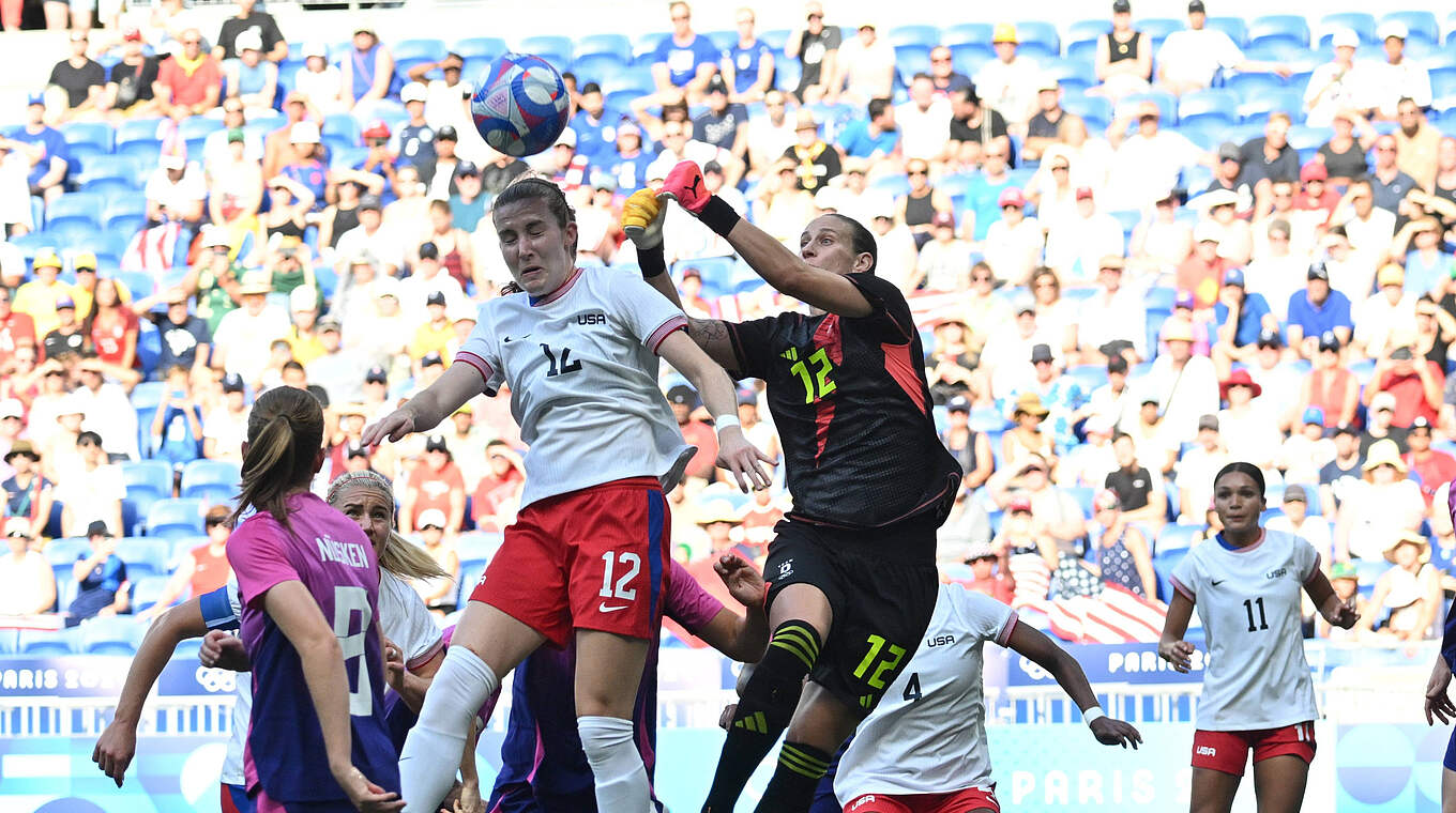 Ann-Katrin Berger made a string of saves to keep Germany in it © Imago Images