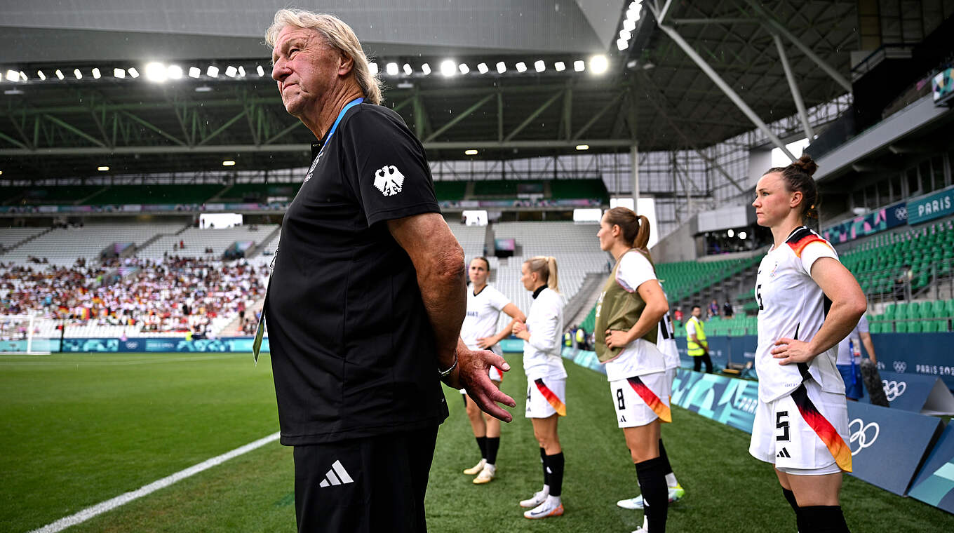 Hrubesch: "Wir werden versuchen, sie von Anfang an unter Druck zu setzen" © Getty Images