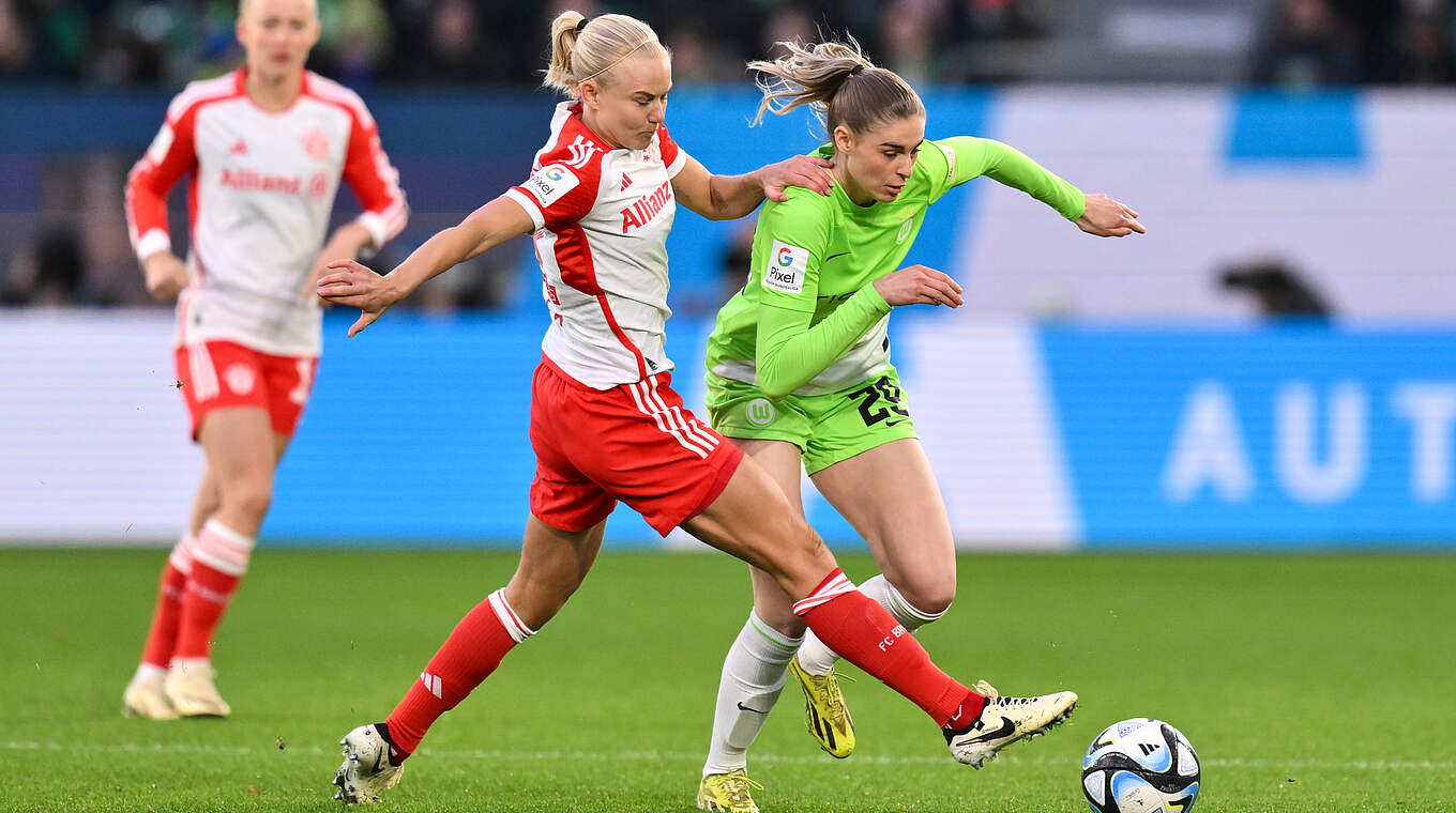 Klassiker im deutschen Frauenfußball: Bayern München gegen den VfL Wolfsburg © 2024 Getty Images