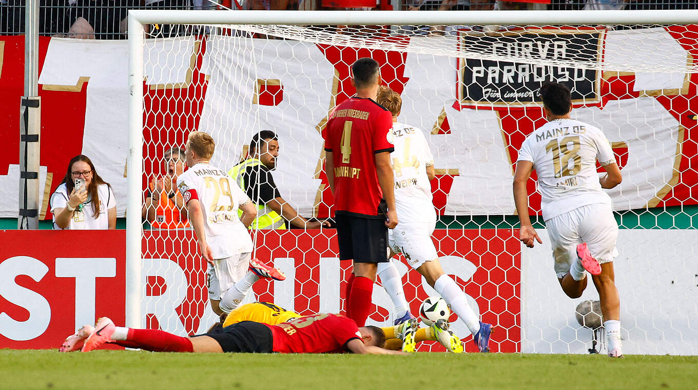 Schiebt zum 2:1-Führungstreffer in der Verlängerung ein: Jonathan Burkardt (l.) © Imago Images