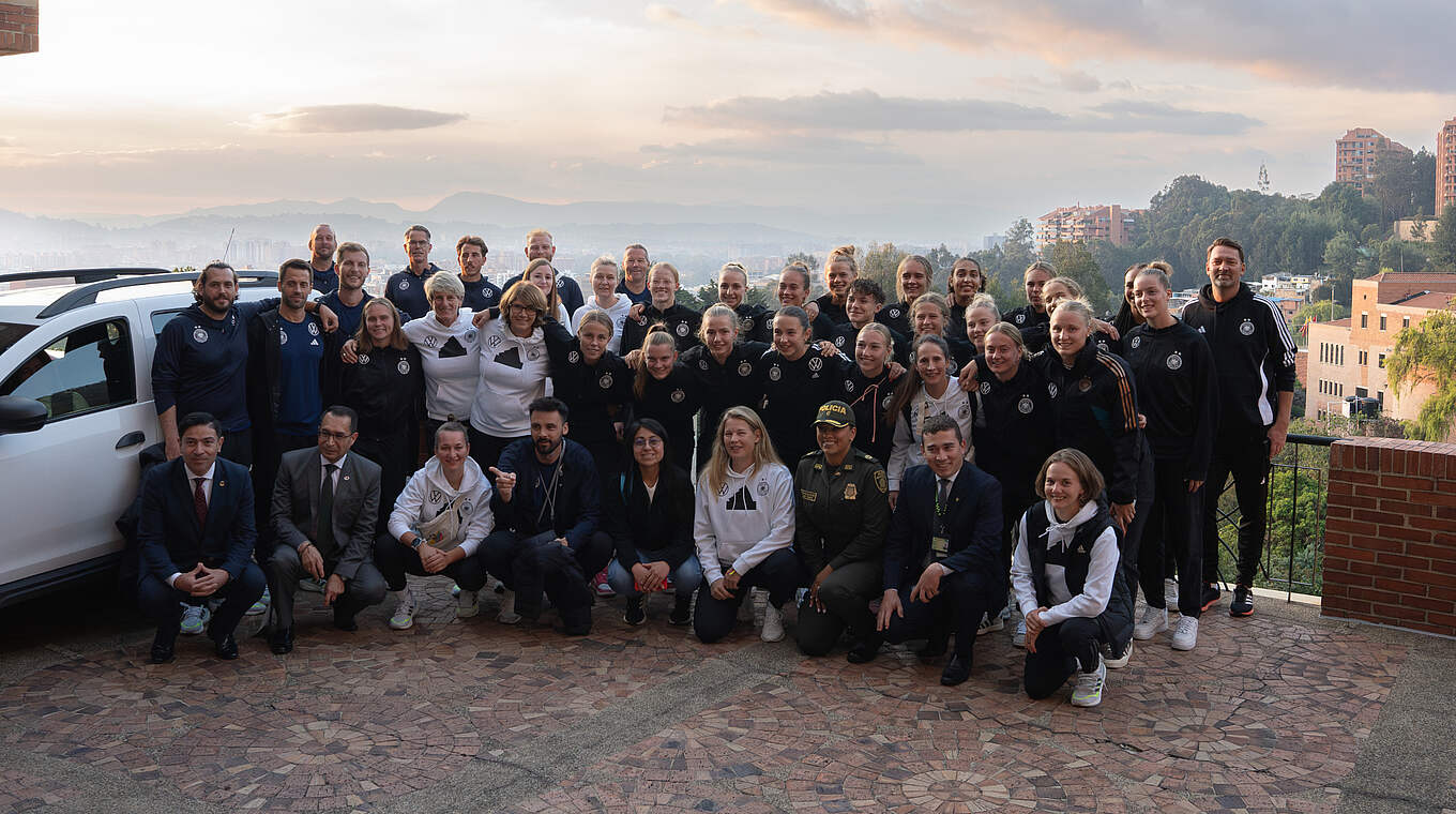 Beim Botschaftsempfang in Bogota: die deutsche U 20-Frauen-Nationalmannschaft © DFB/Anna Bloch