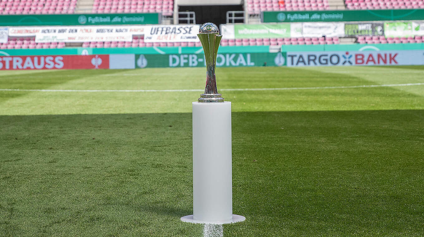 Noch 32 Teams im Rennen um die Trophäe: Der DFB-Pokal der Frauen © Vera Loitzsch/DFB