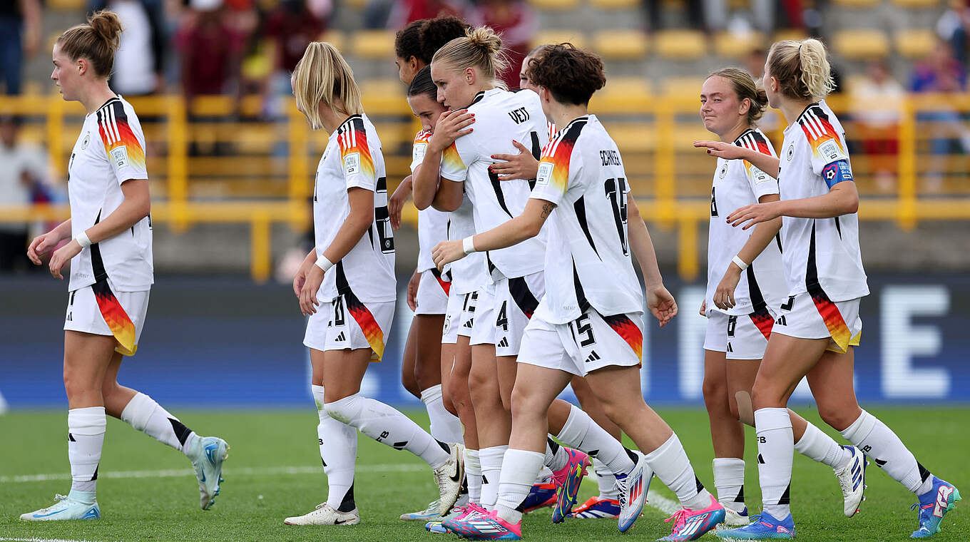 Zdebel (2.v.r.): "Es war wichtig, einfach unser Spiel durchzuziehen" © FIFA/Getty Images