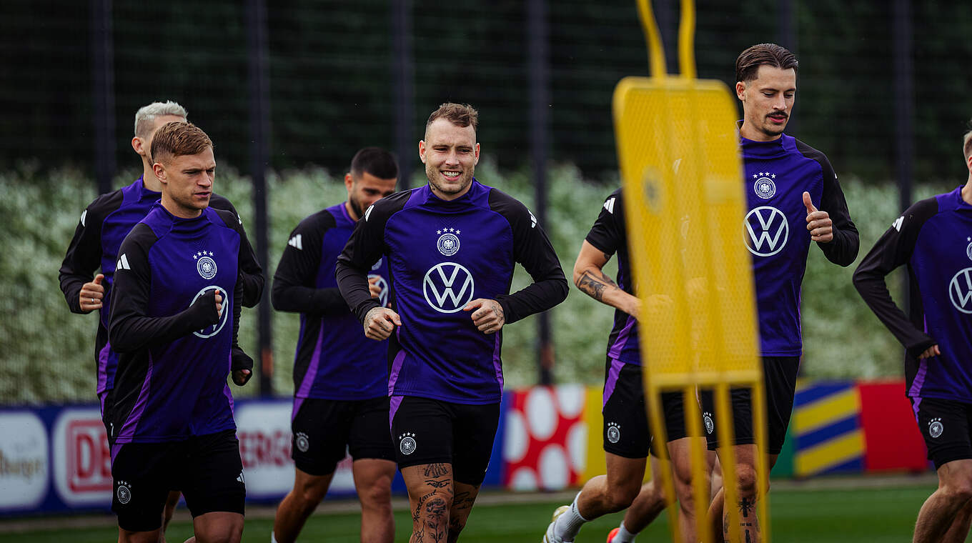 Vorbereitung aufs Ungarn-Spiel: Kimmich (l.) und Co. trainieren im Herzogenaurach © Philipp Reinhard/DFB