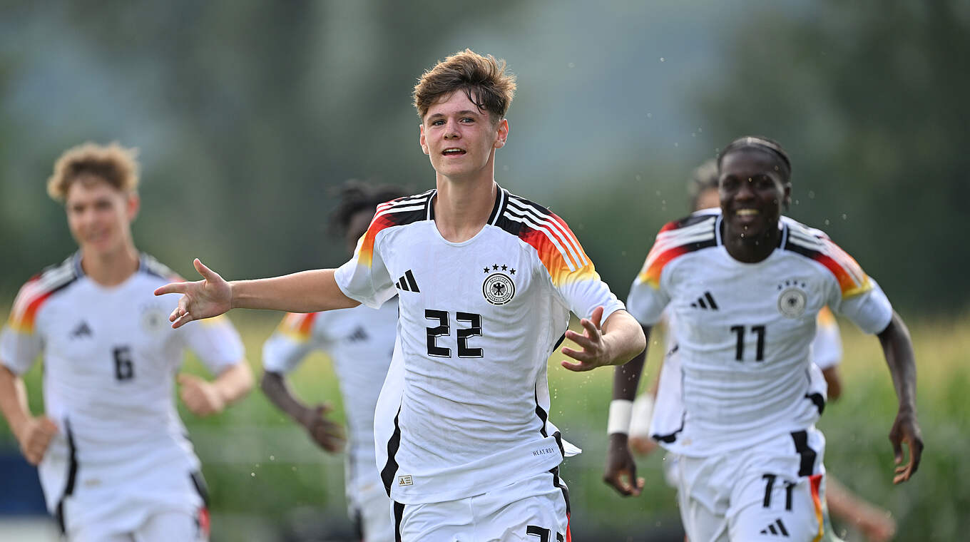 Doppelpack: Kian Speidel (v.) vom VfB Stuttgart stellt die Weichen auf Sieg © Getty Images